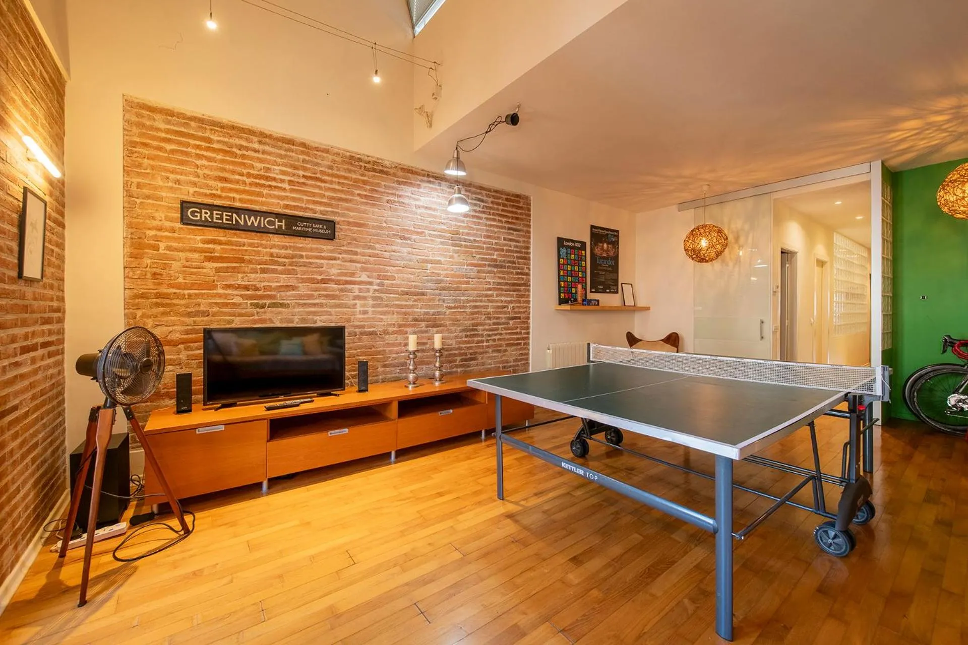 Sleep & Stay- Luxury top floor apt with terrace