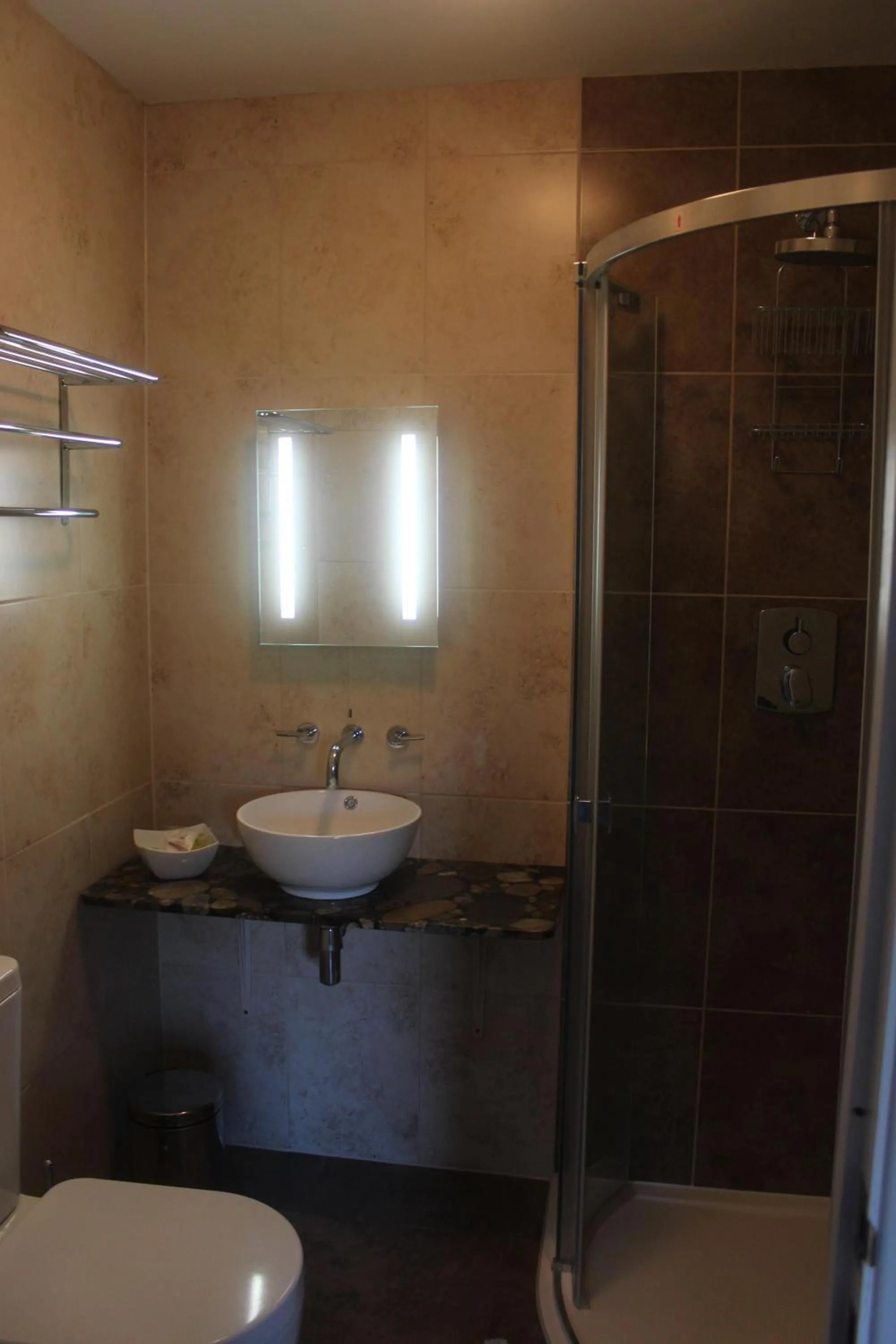 Bathroom in The Swallows