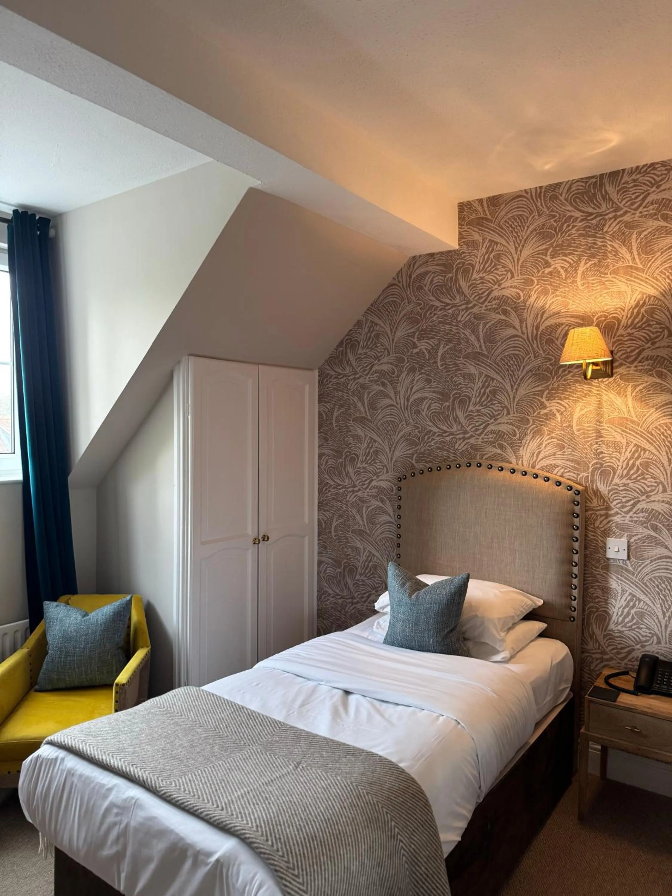 Bedroom, Bed in Tower Hotel