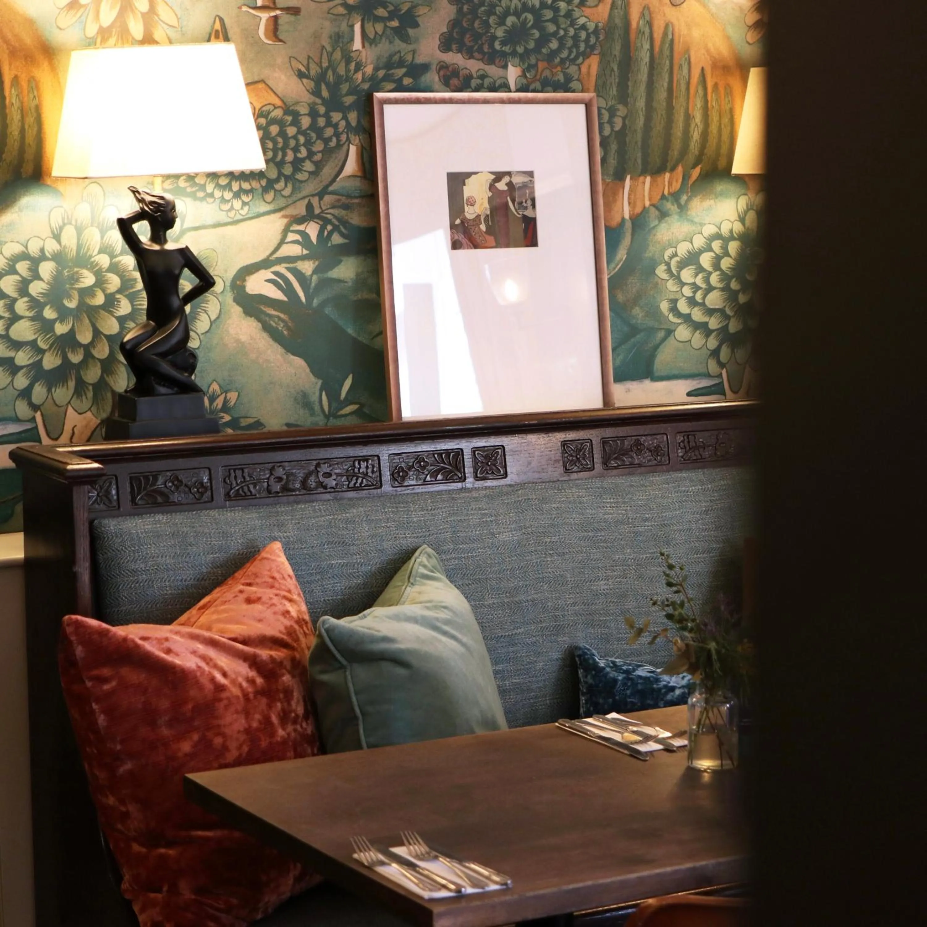 Restaurant/places to eat in Tower Hotel