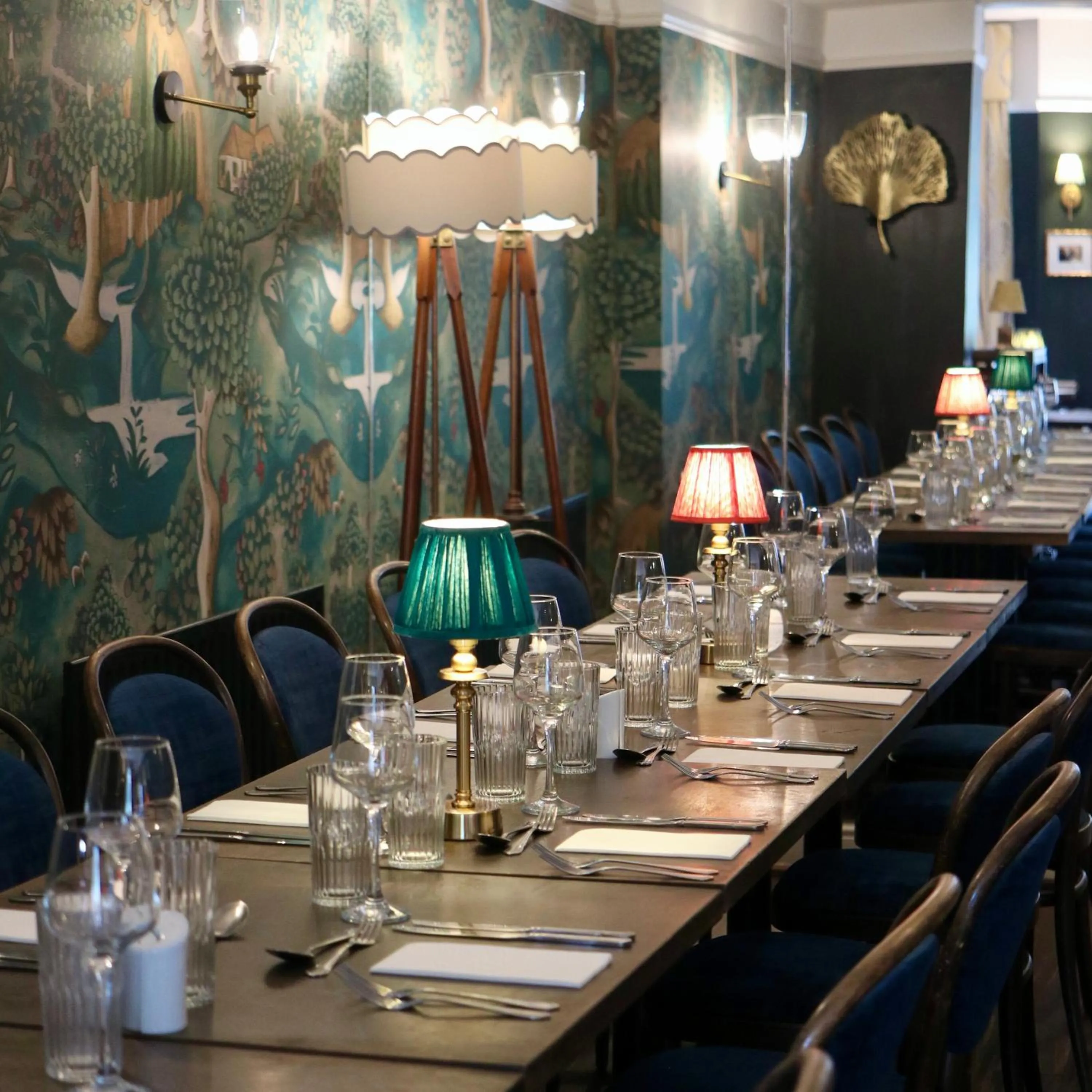 Restaurant/places to eat in Tower Hotel