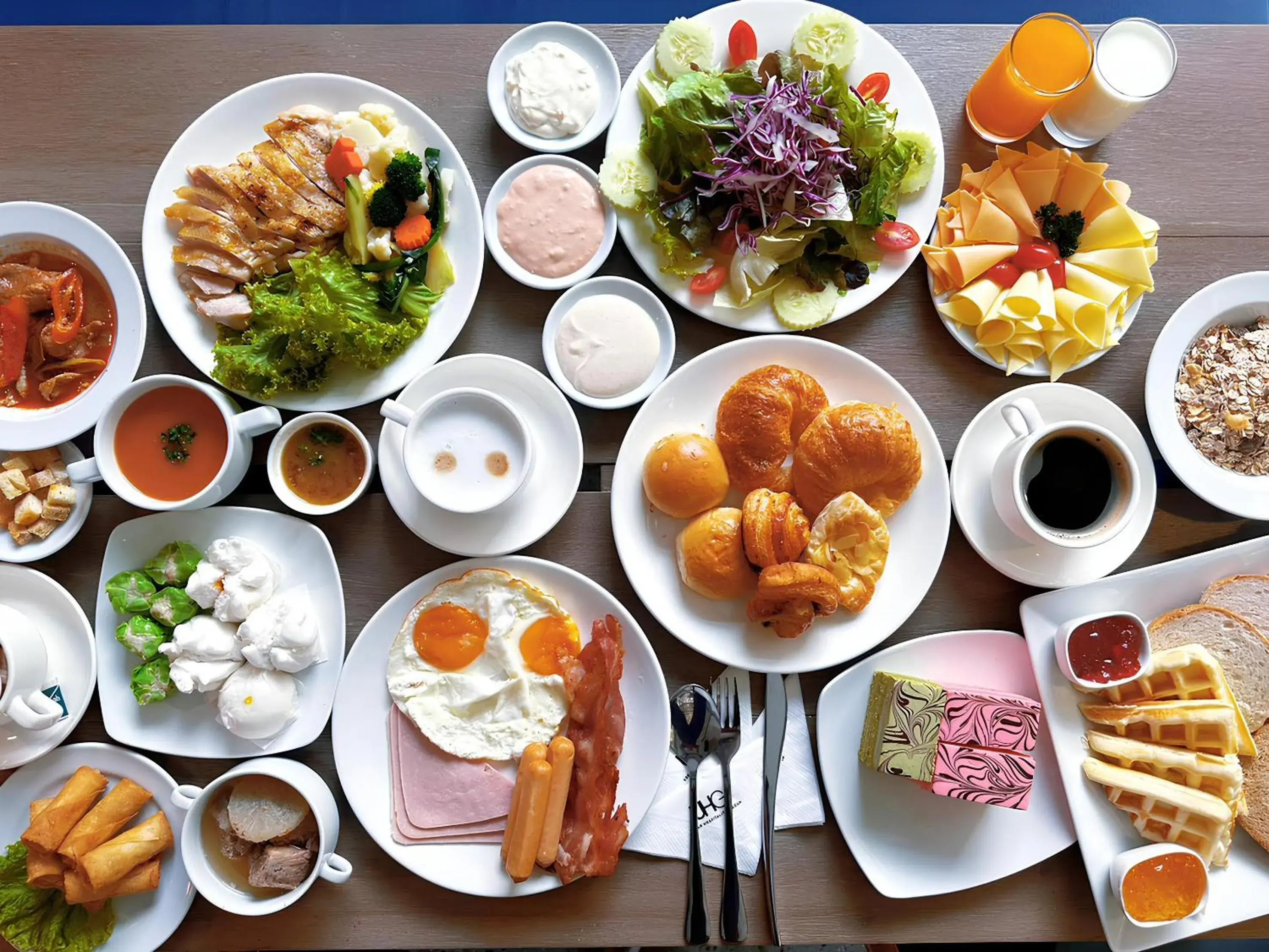 Food and drinks in The Quarter Saladaeng by UHG Food and drinks in The Quarter Saladaeng by UHG