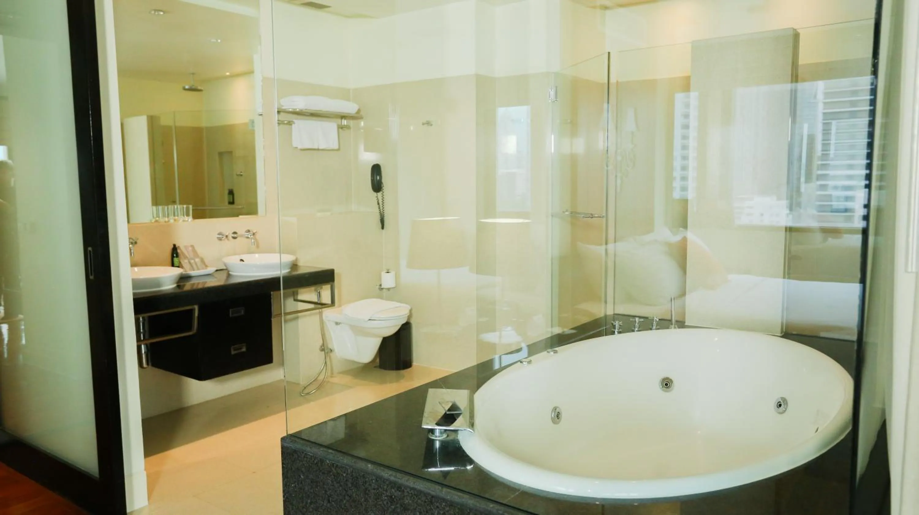 Bath in The Quarter Saladaeng by UHG