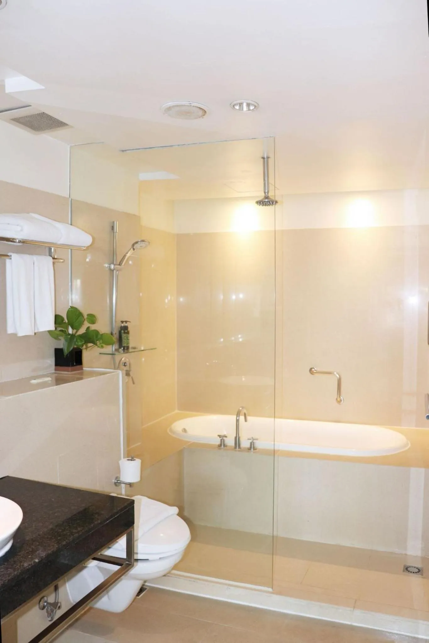 The Quarter Saladaeng by UHG