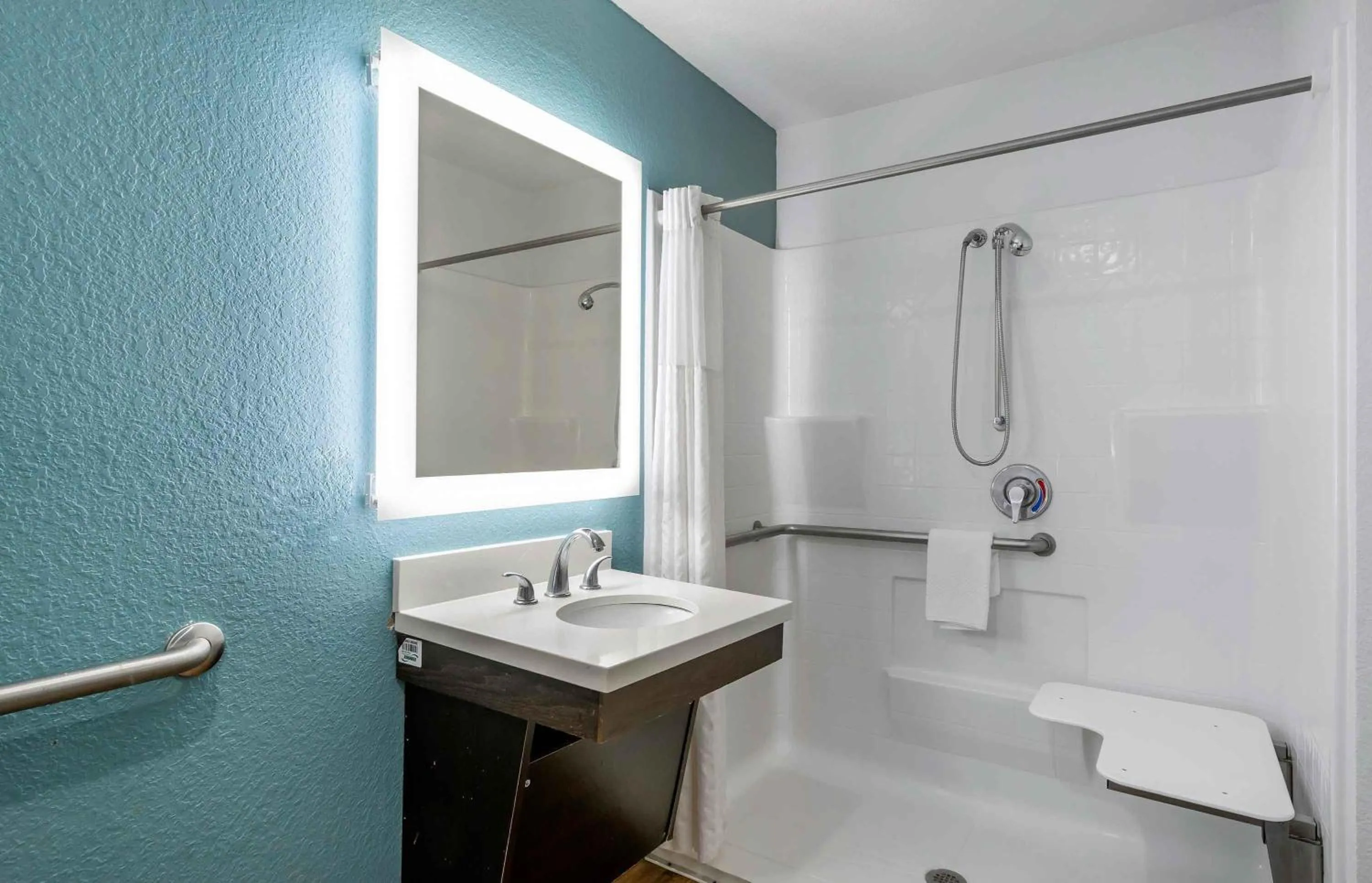 Bathroom in Extended Stay America Select Suites - Tampa - Brandon - East