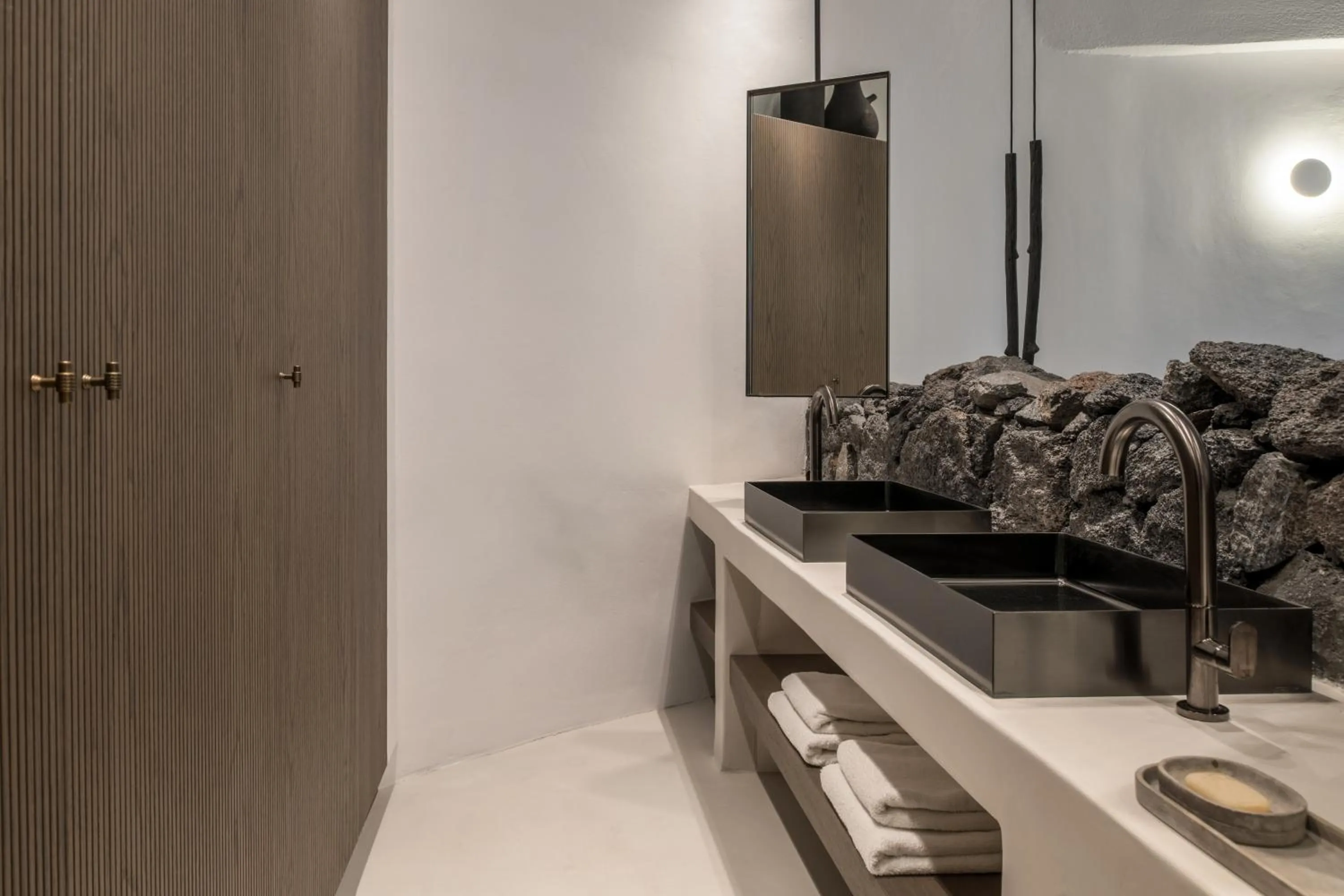 Bathroom in Honeymoon Petra Villas