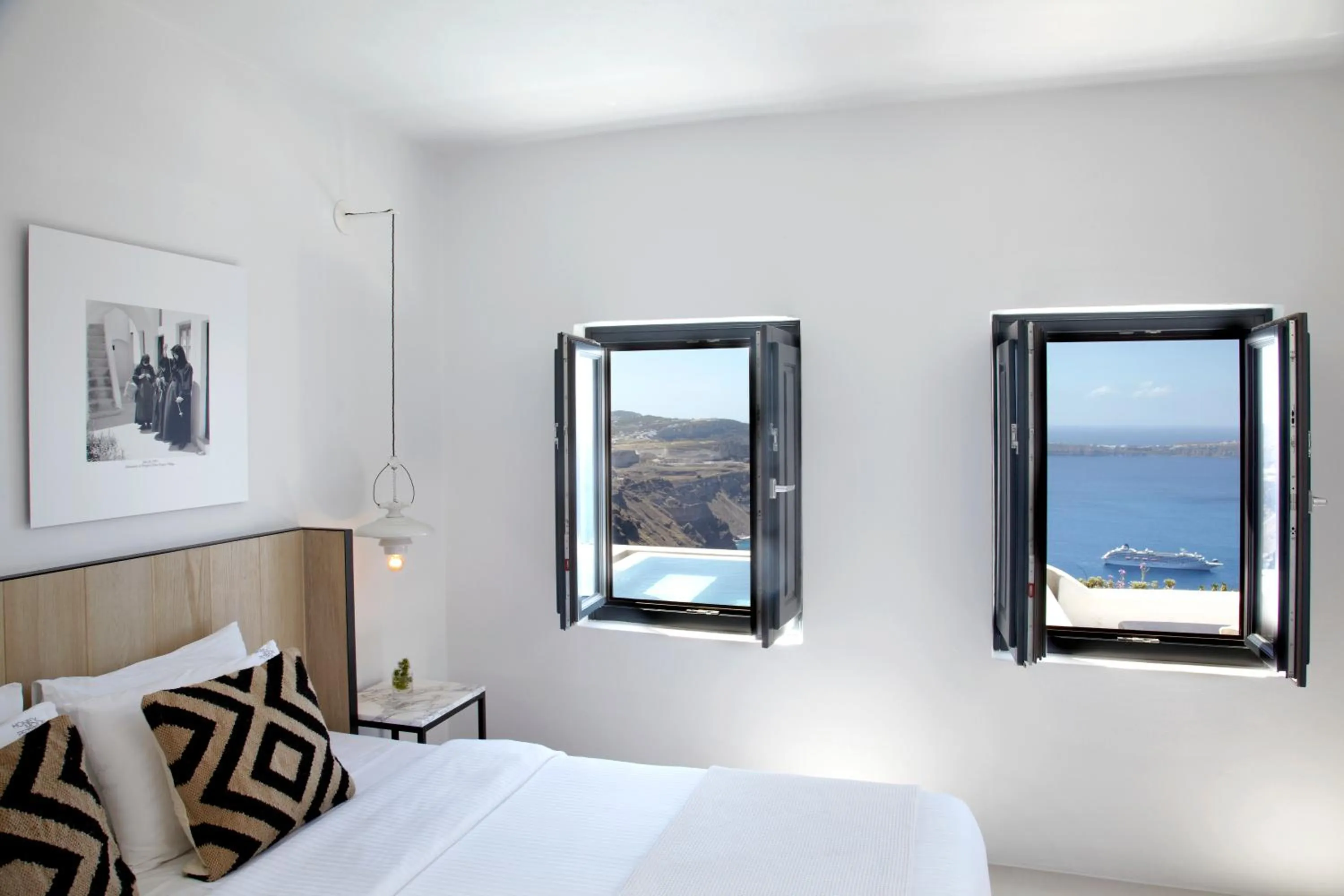 Bed in Honeymoon Petra Villas