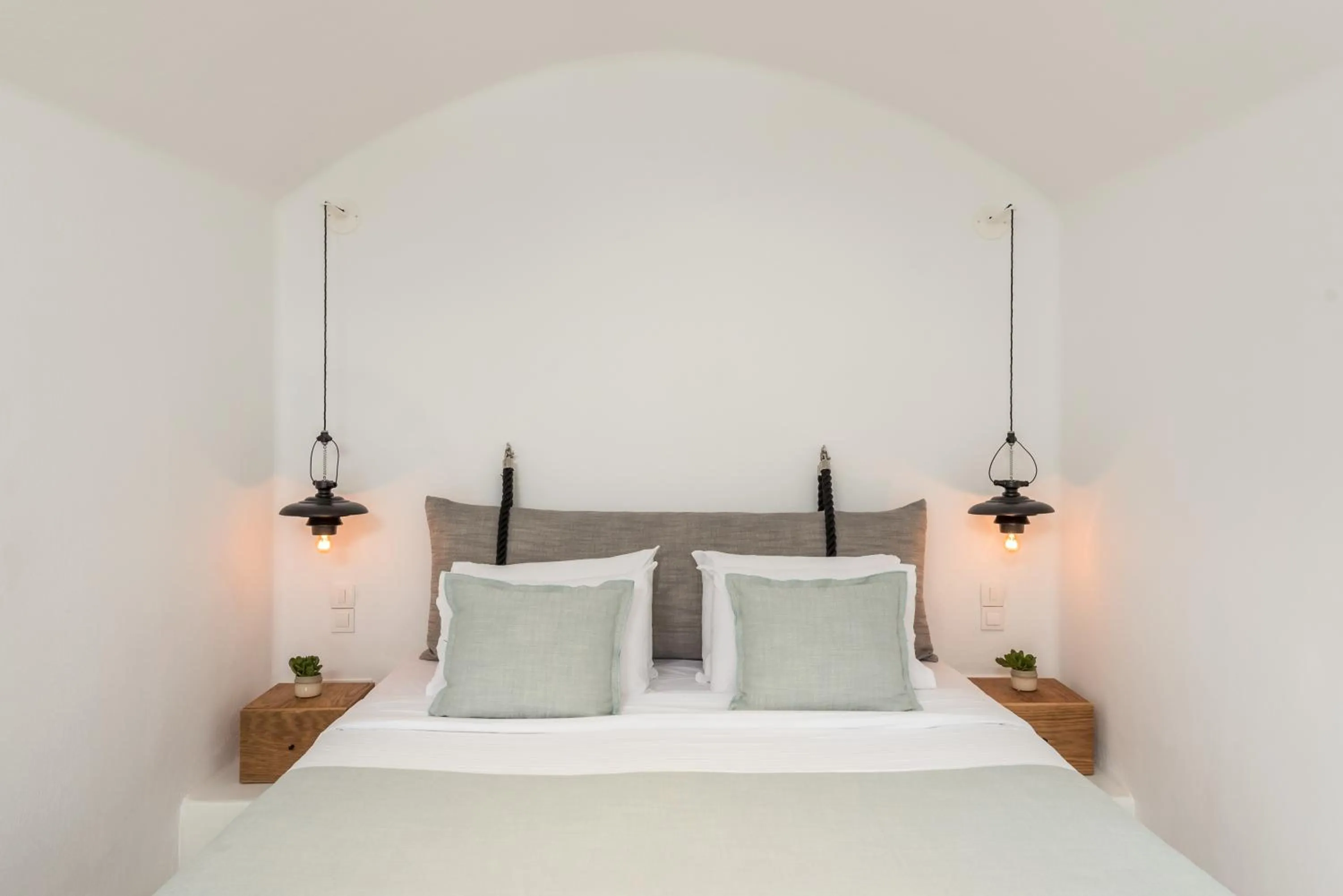 Bed in Honeymoon Petra Villas