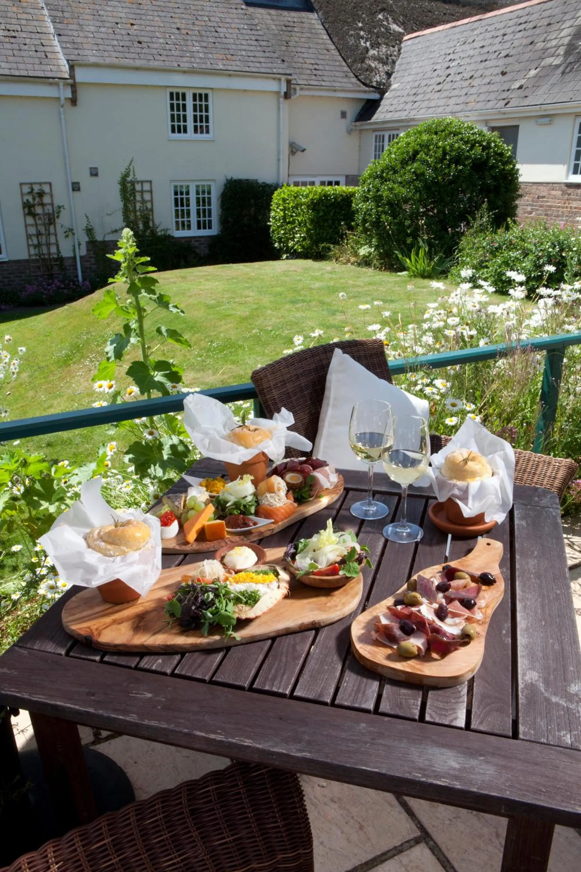 Day in Yalbury Cottage