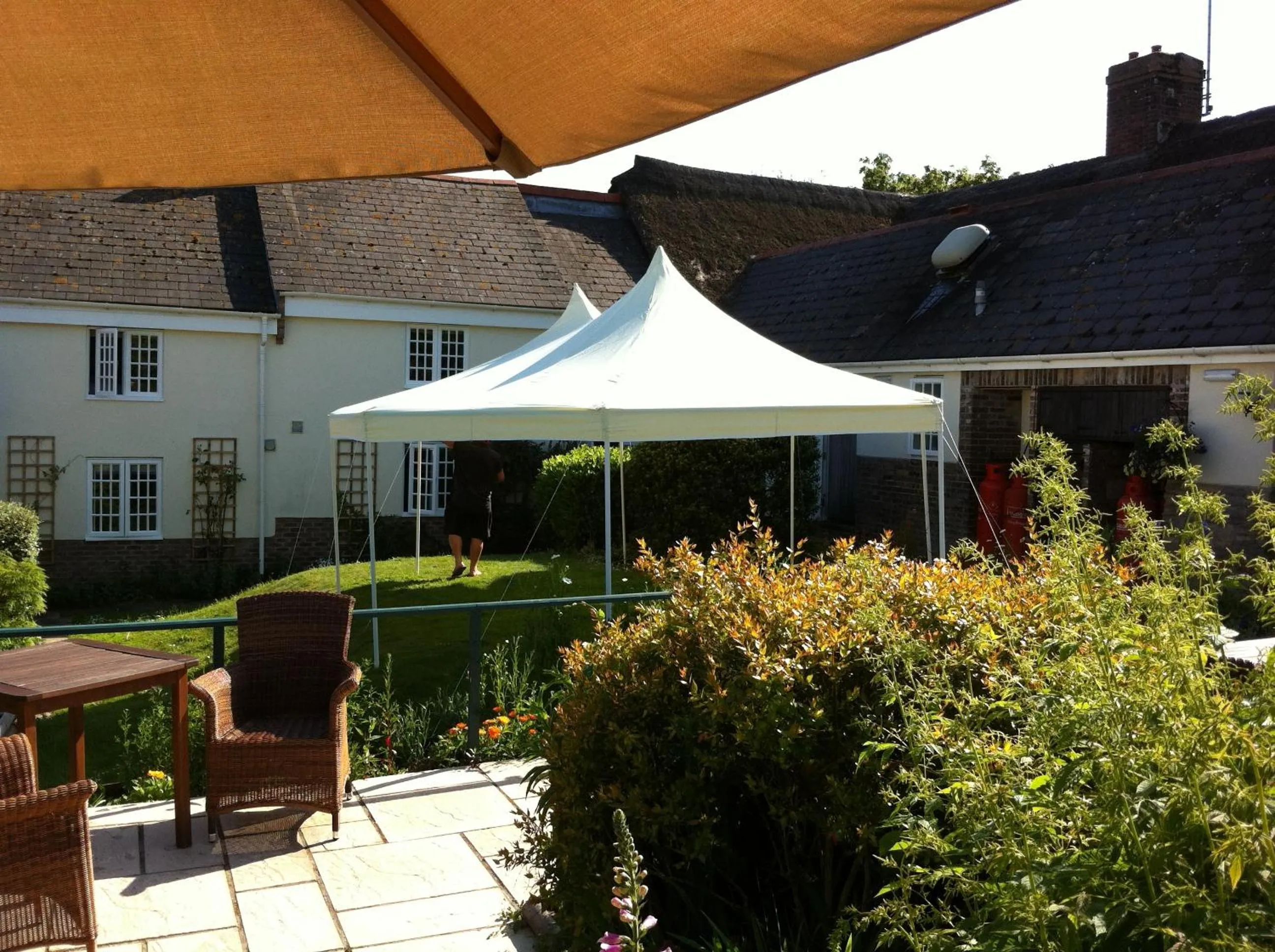 Facade/entrance in Yalbury Cottage