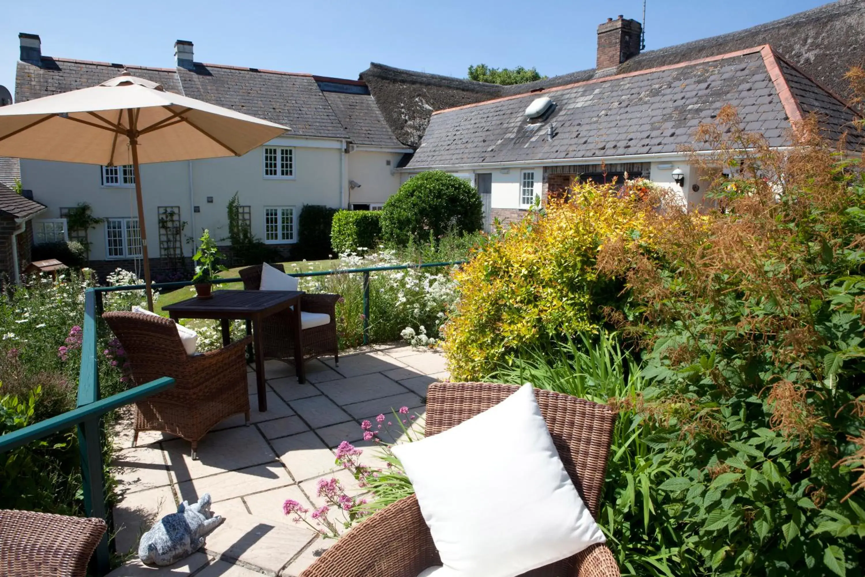 Family Room (2 Adults + 1 Child) in Yalbury Cottage Family Room (2 Adults + 1 Child) in Yalbury Cottage