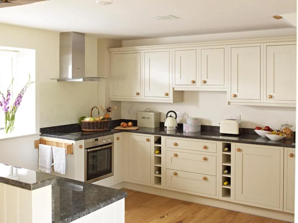 Kitchen or kitchenette in Manor Farm Courtyard Cottages