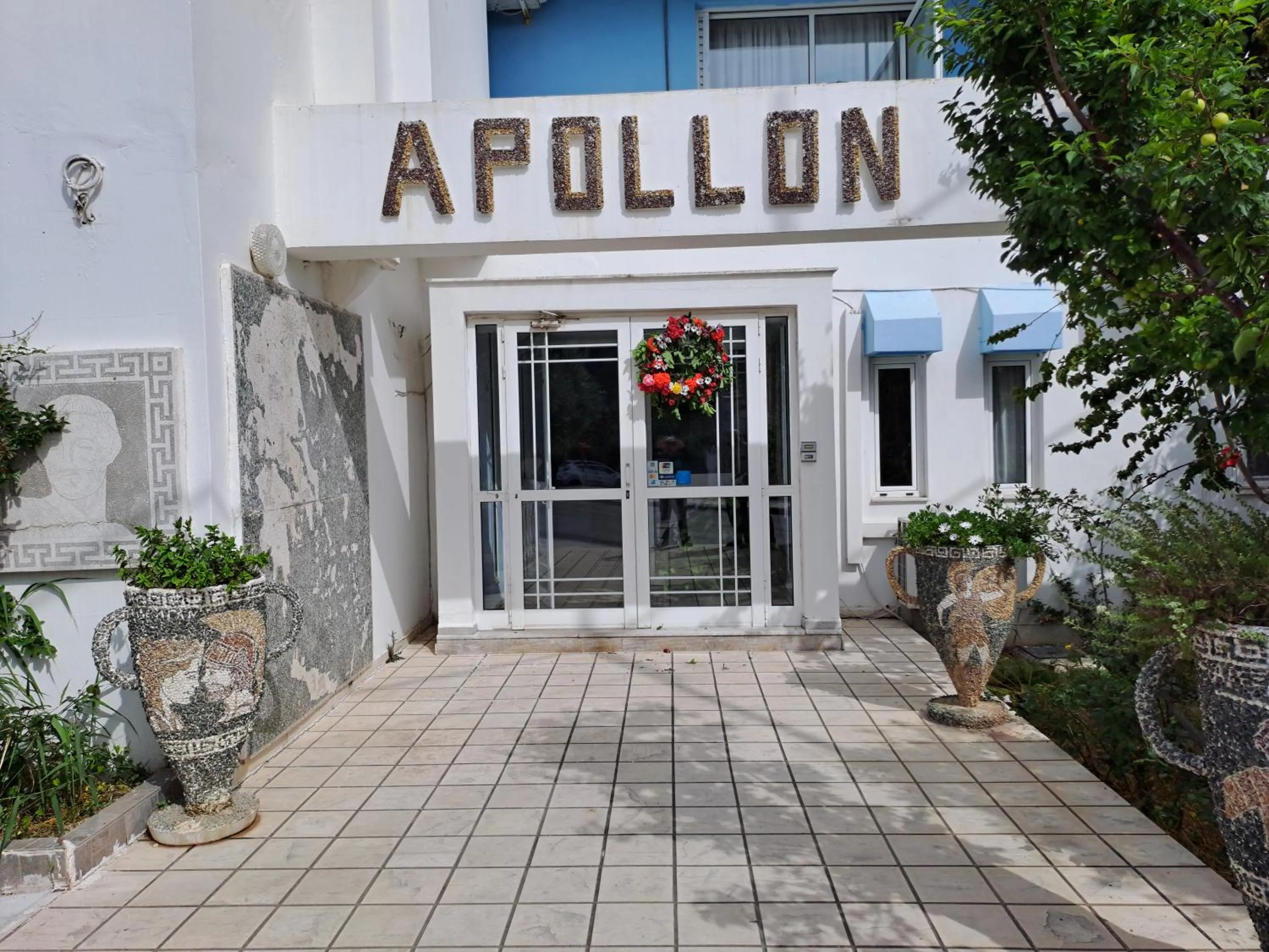 Facade/entrance in Hotel Apollon