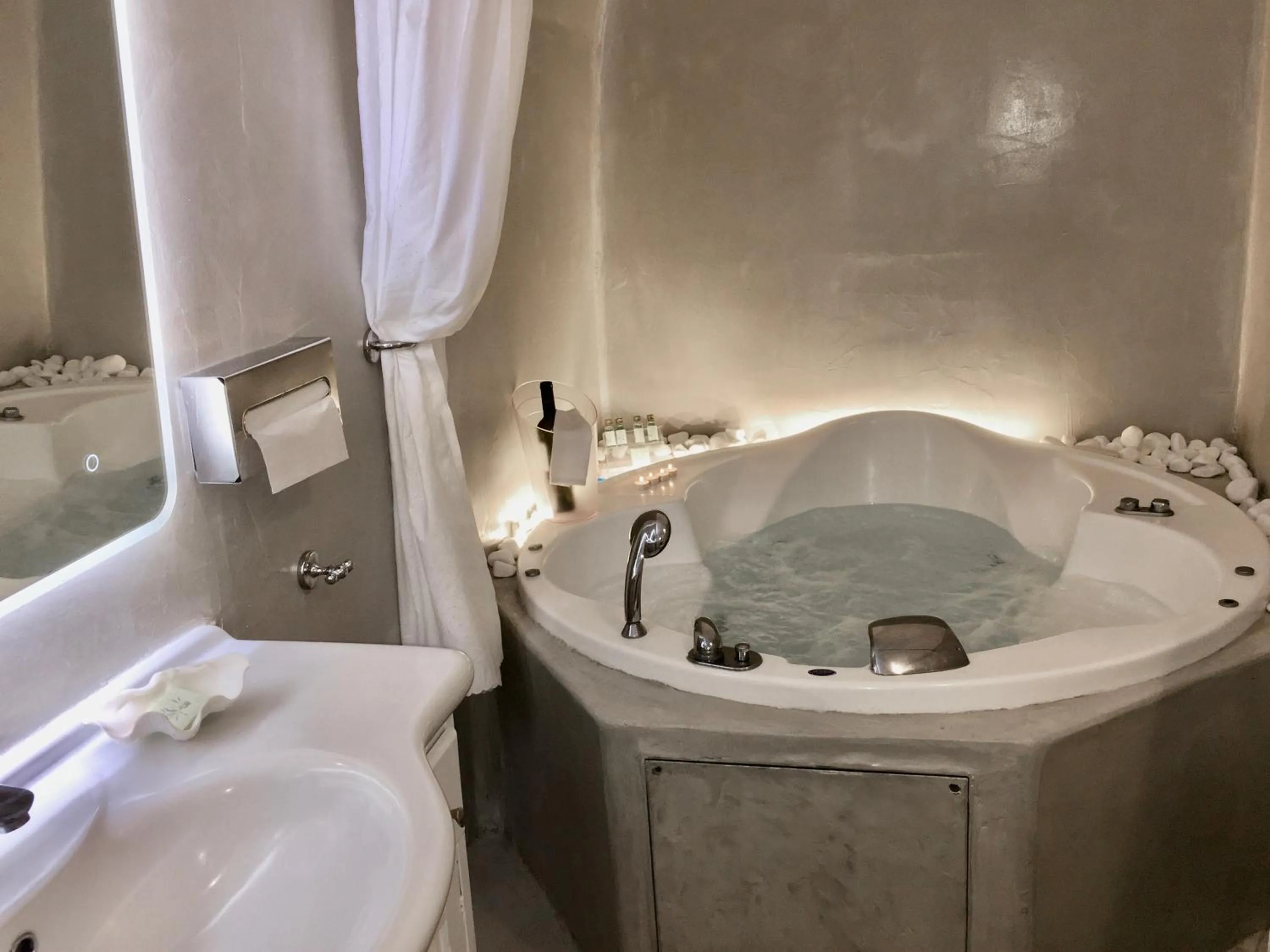 Toilet in Aeolos Art & Eco Suites Adults Only