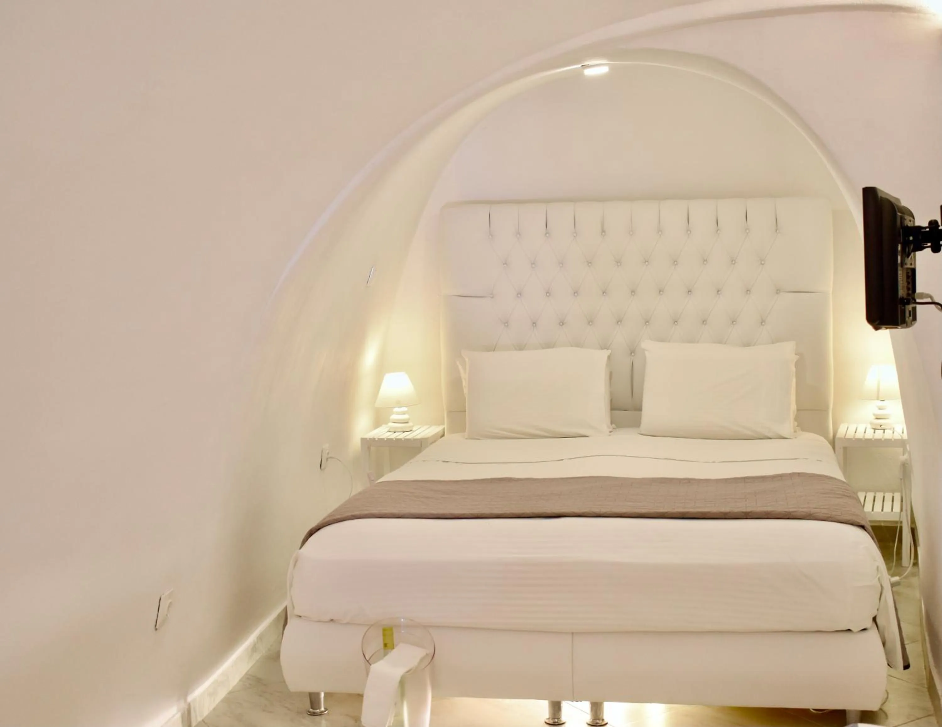 TV and multimedia, Bed in Aeolos Art & Eco Suites Adults Only