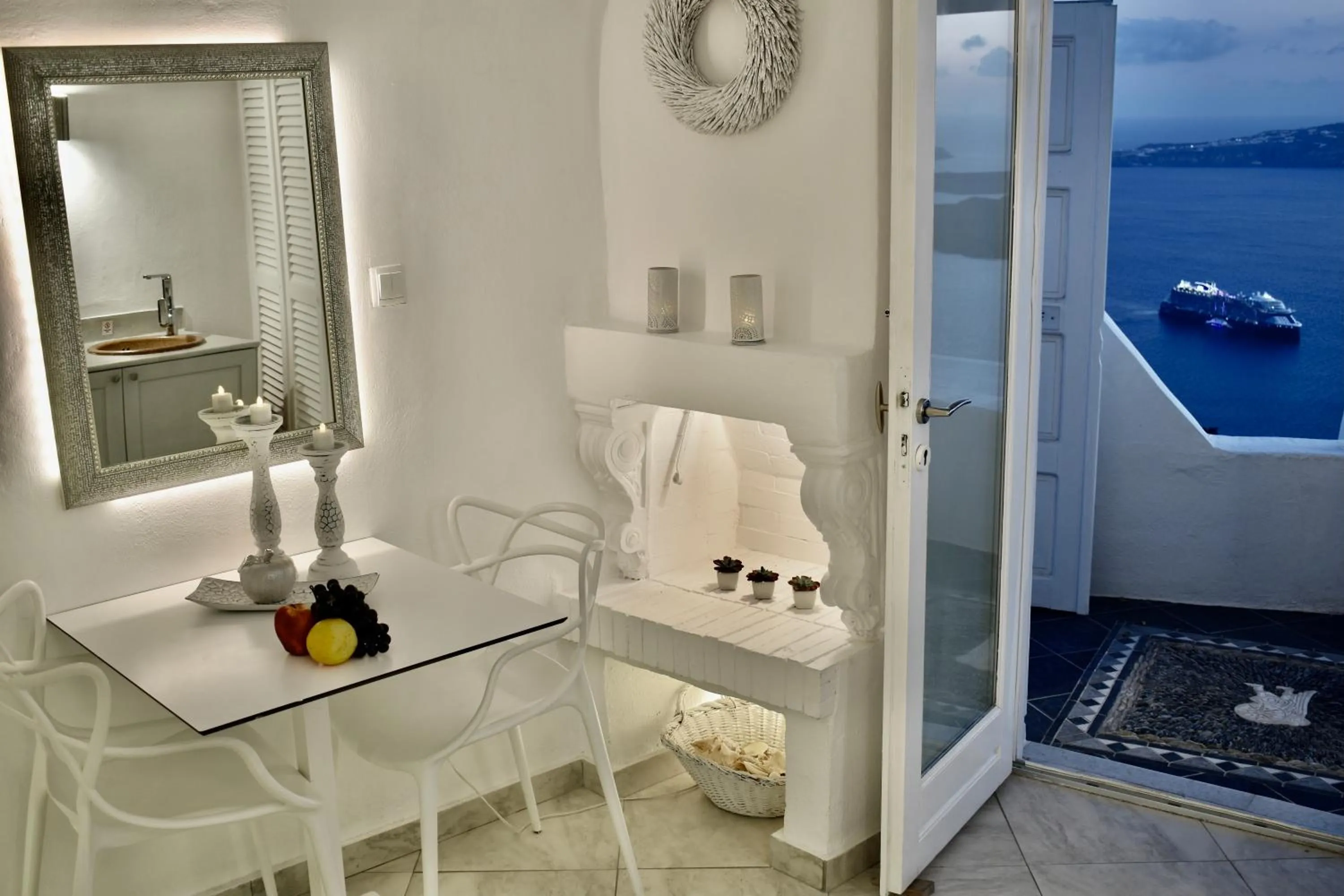 Dining area in Aeolos Art & Eco Suites Adults Only