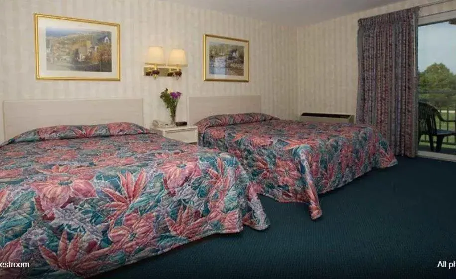 Bed in Winnapaug Inn Bed in Winnapaug Inn
