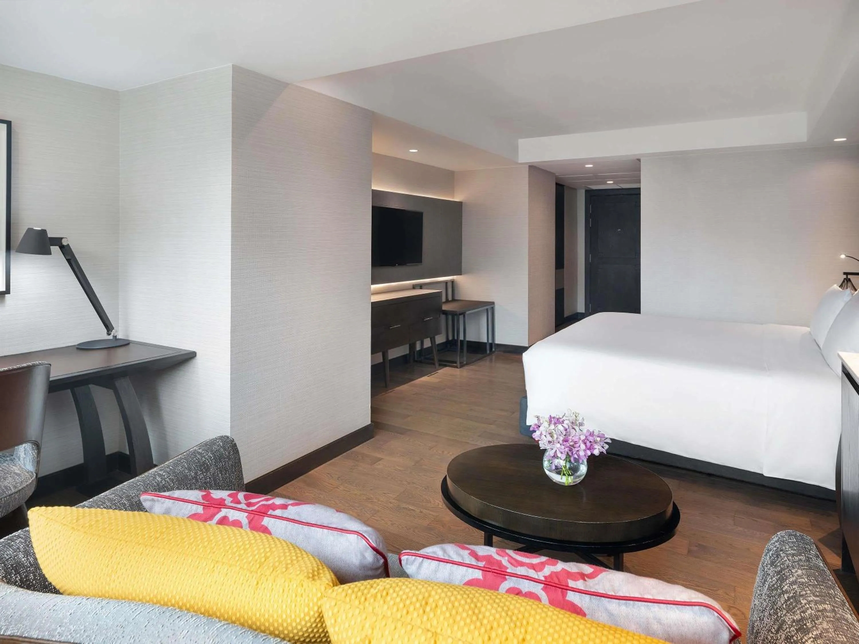 Bedroom, Bed in Mercure Bangkok Sukhumvit 11