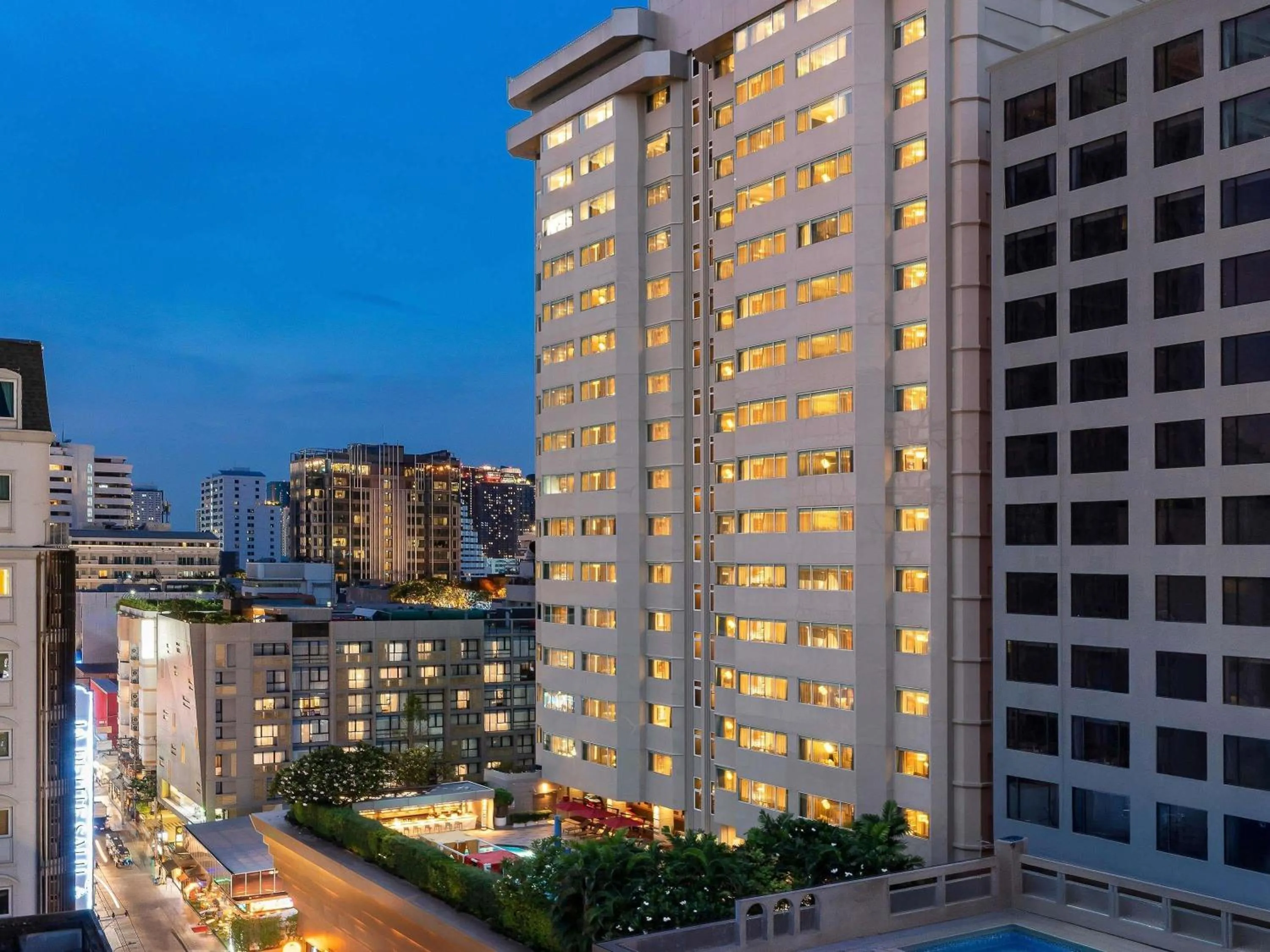 Property building in Mercure Bangkok Sukhumvit 11