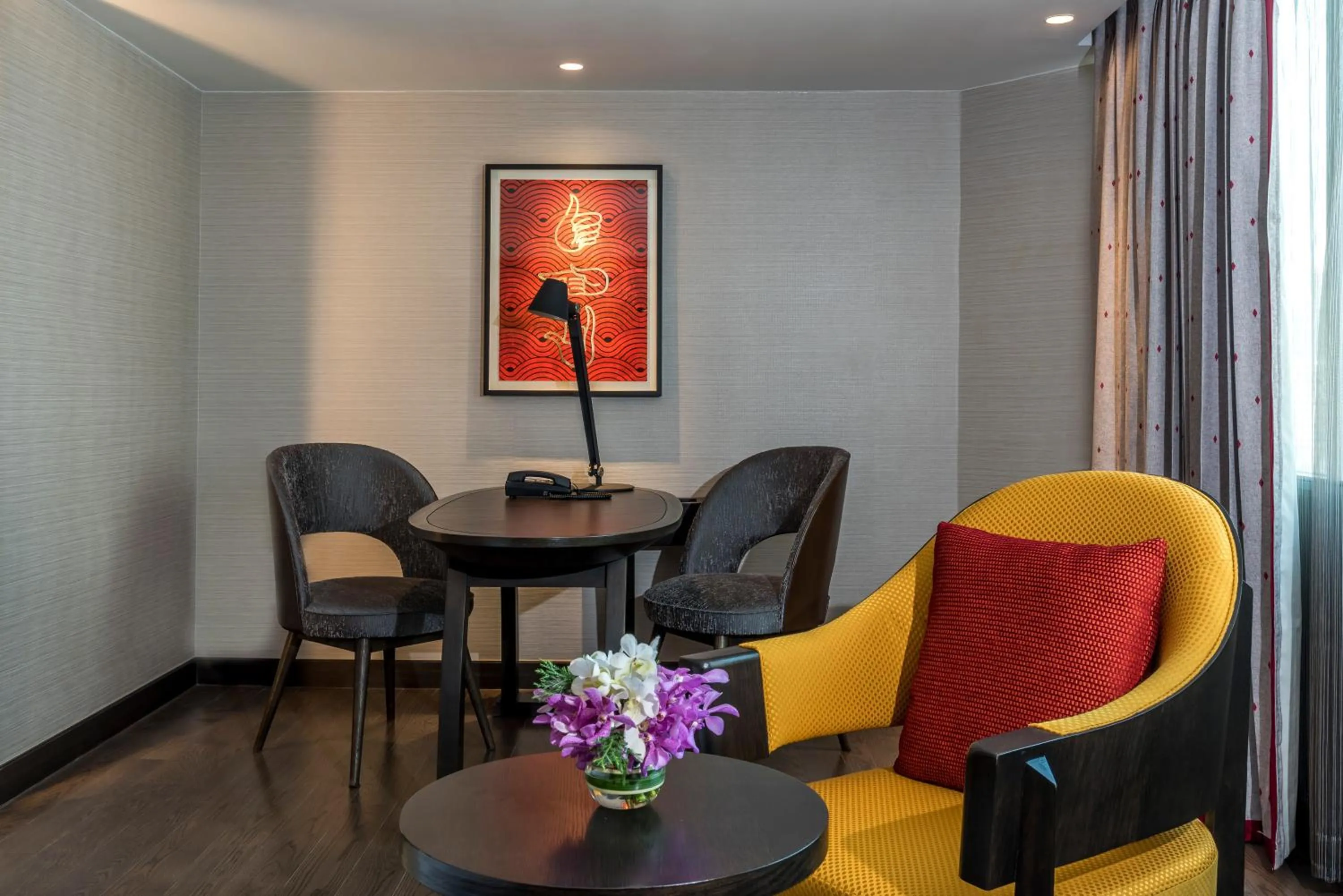 Photo of the whole room in Mercure Bangkok Sukhumvit 11