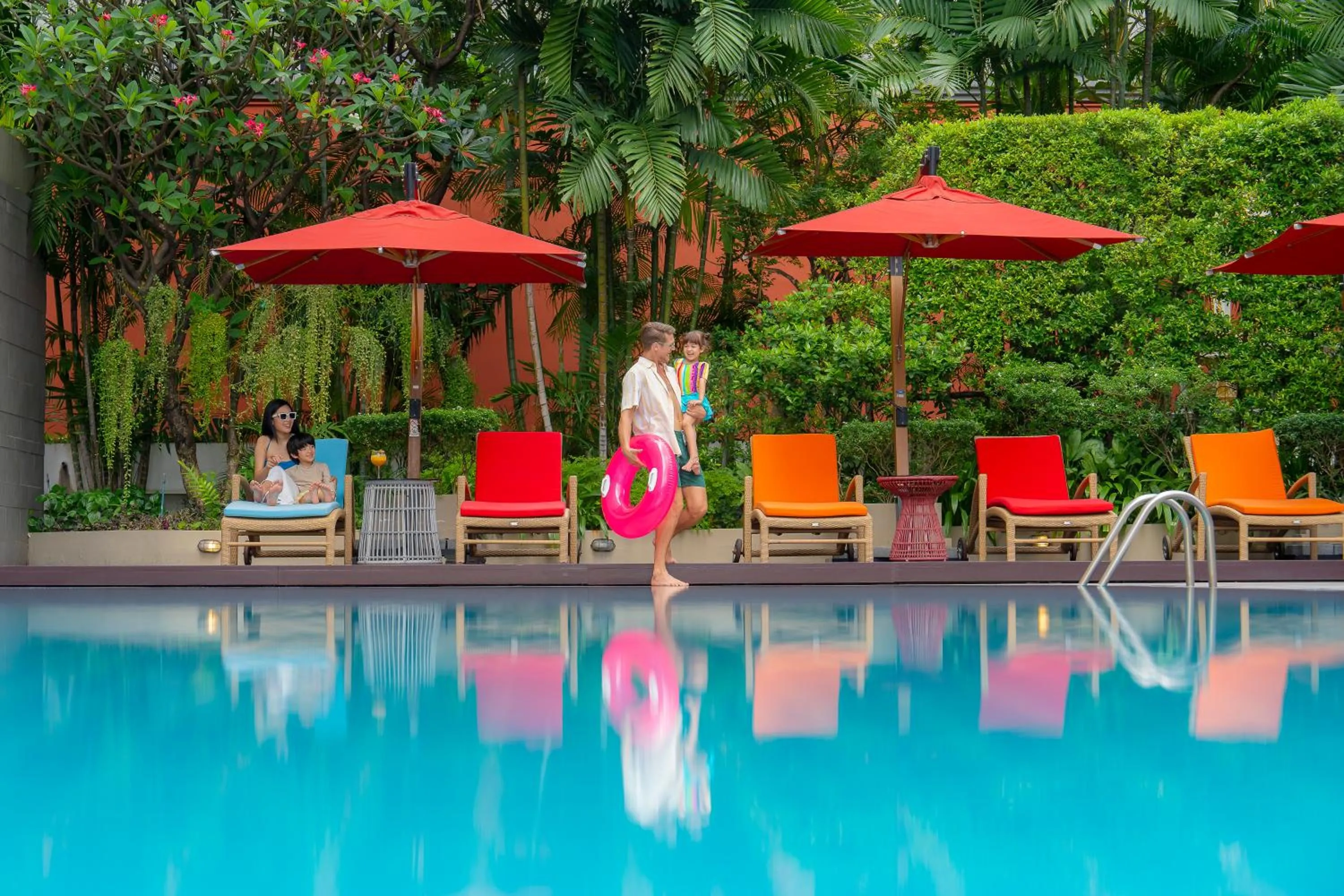 Swimming pool in Mercure Bangkok Sukhumvit 11