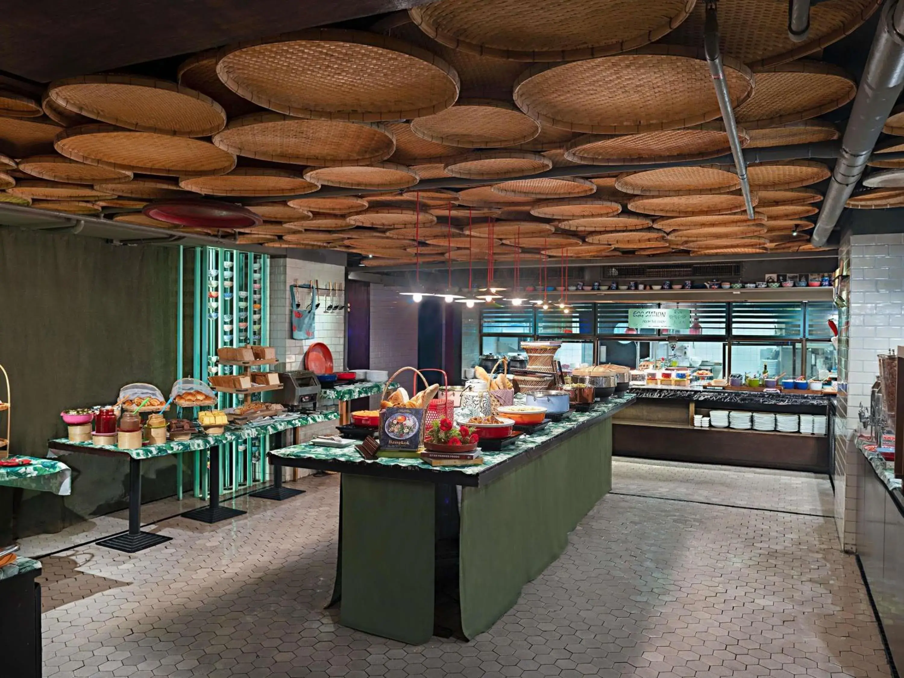 Restaurant/places to eat in Mercure Bangkok Sukhumvit 11 Restaurant/places to eat in Mercure Bangkok Sukhumvit 11