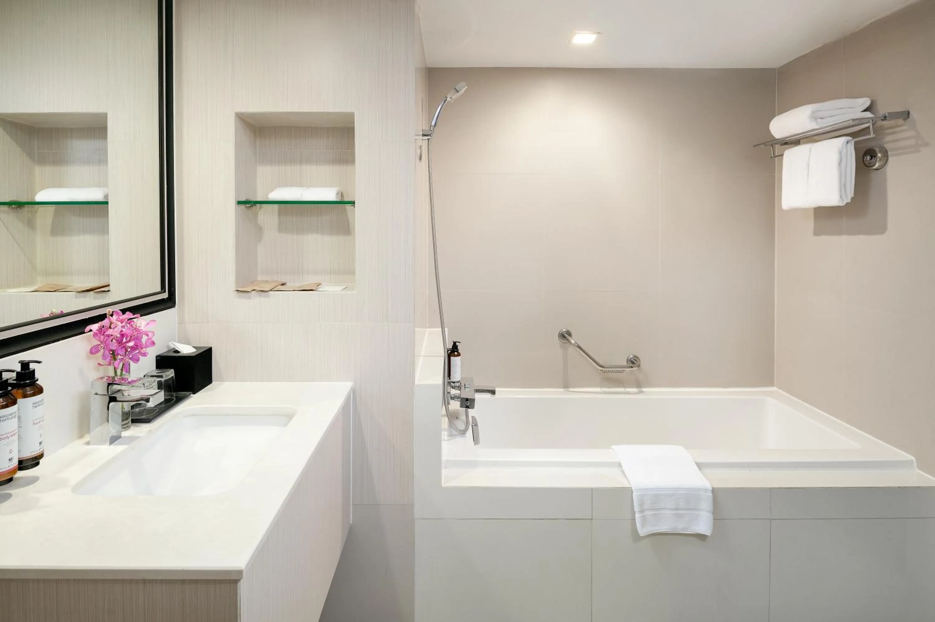 Bathroom in Mercure Bangkok Sukhumvit 11