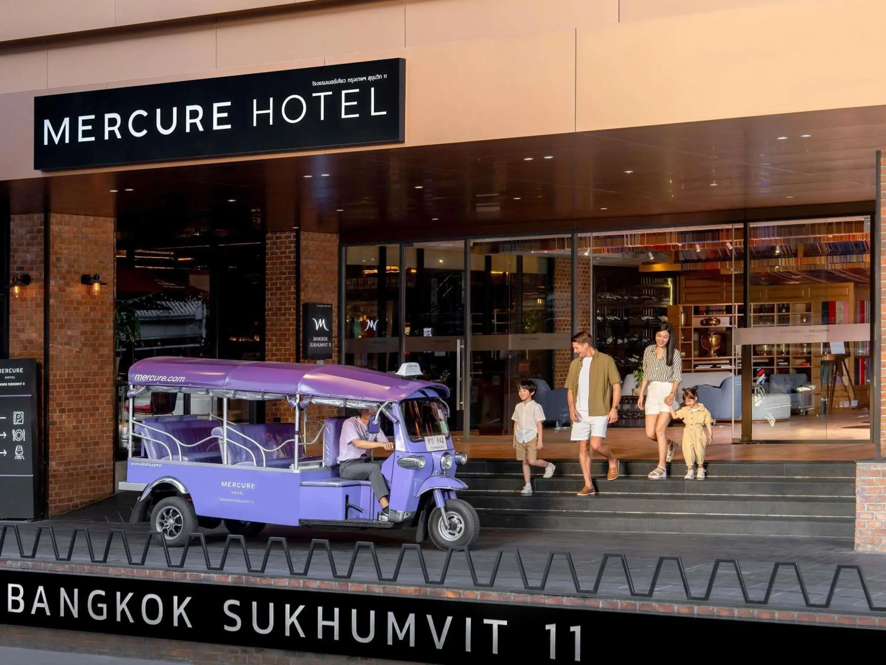Property building in Mercure Bangkok Sukhumvit 11 Property building in Mercure Bangkok Sukhumvit 11