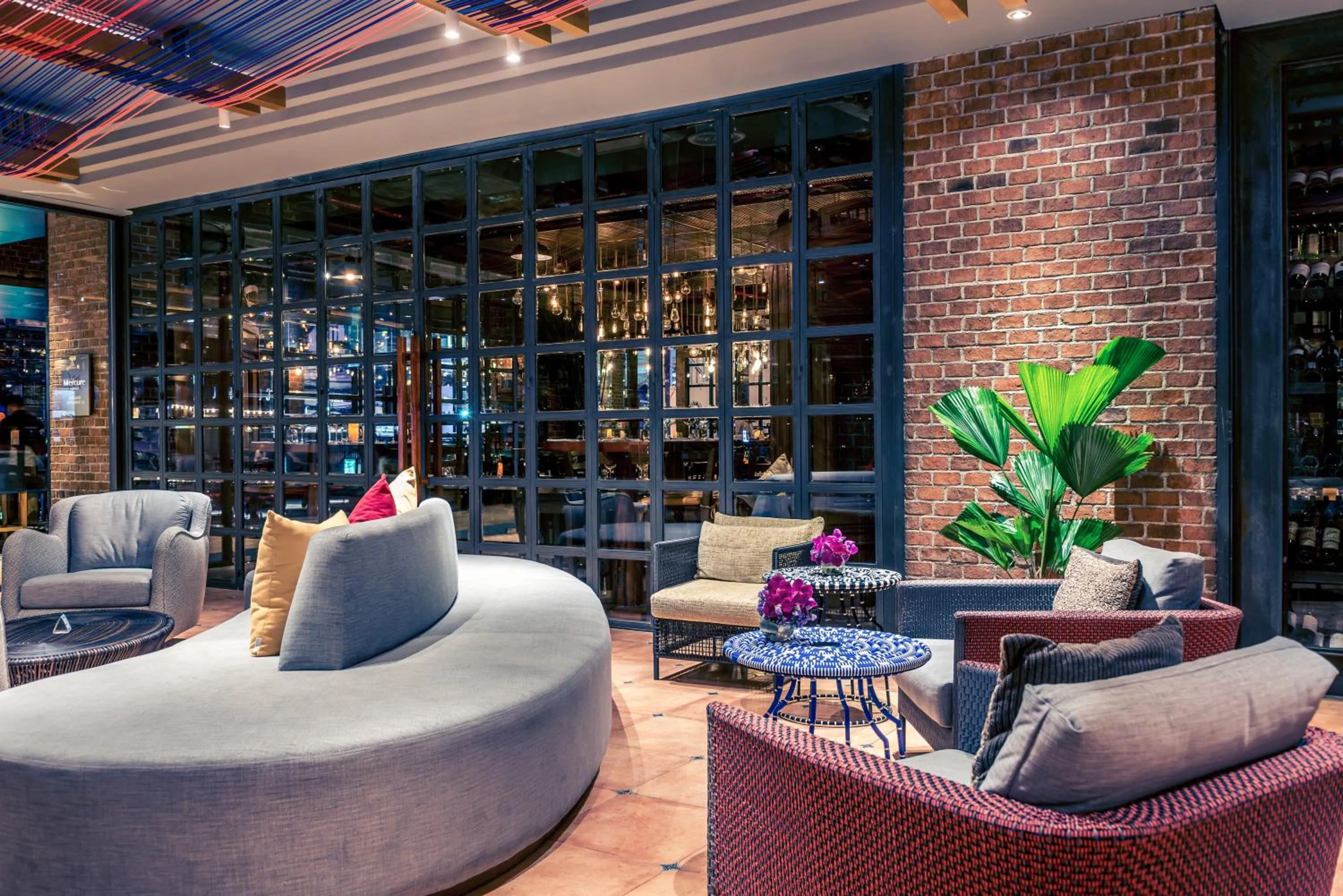 Lobby or reception in Mercure Bangkok Sukhumvit 11