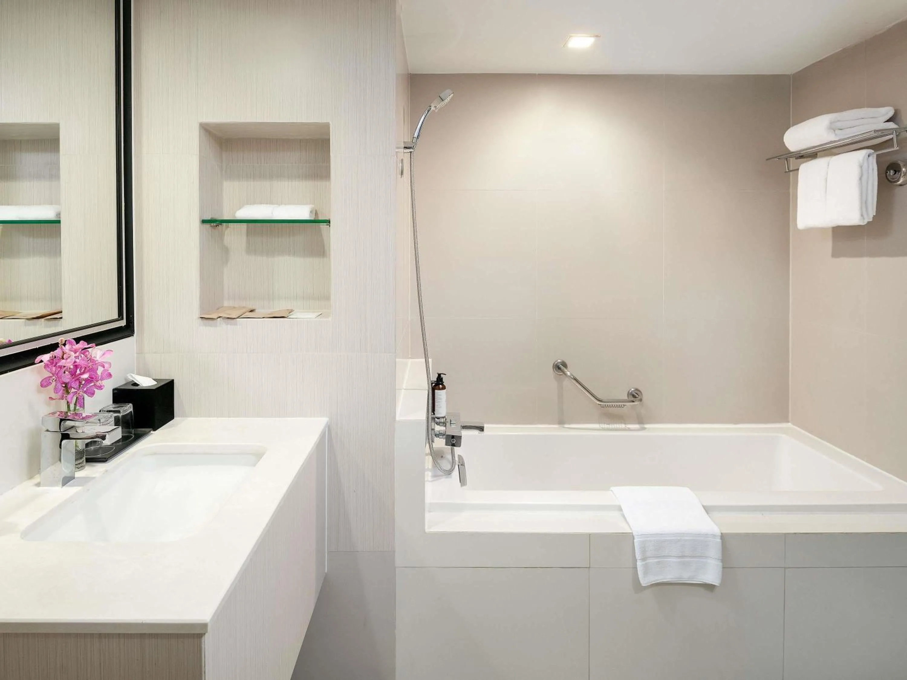 Bedroom in Mercure Bangkok Sukhumvit 11