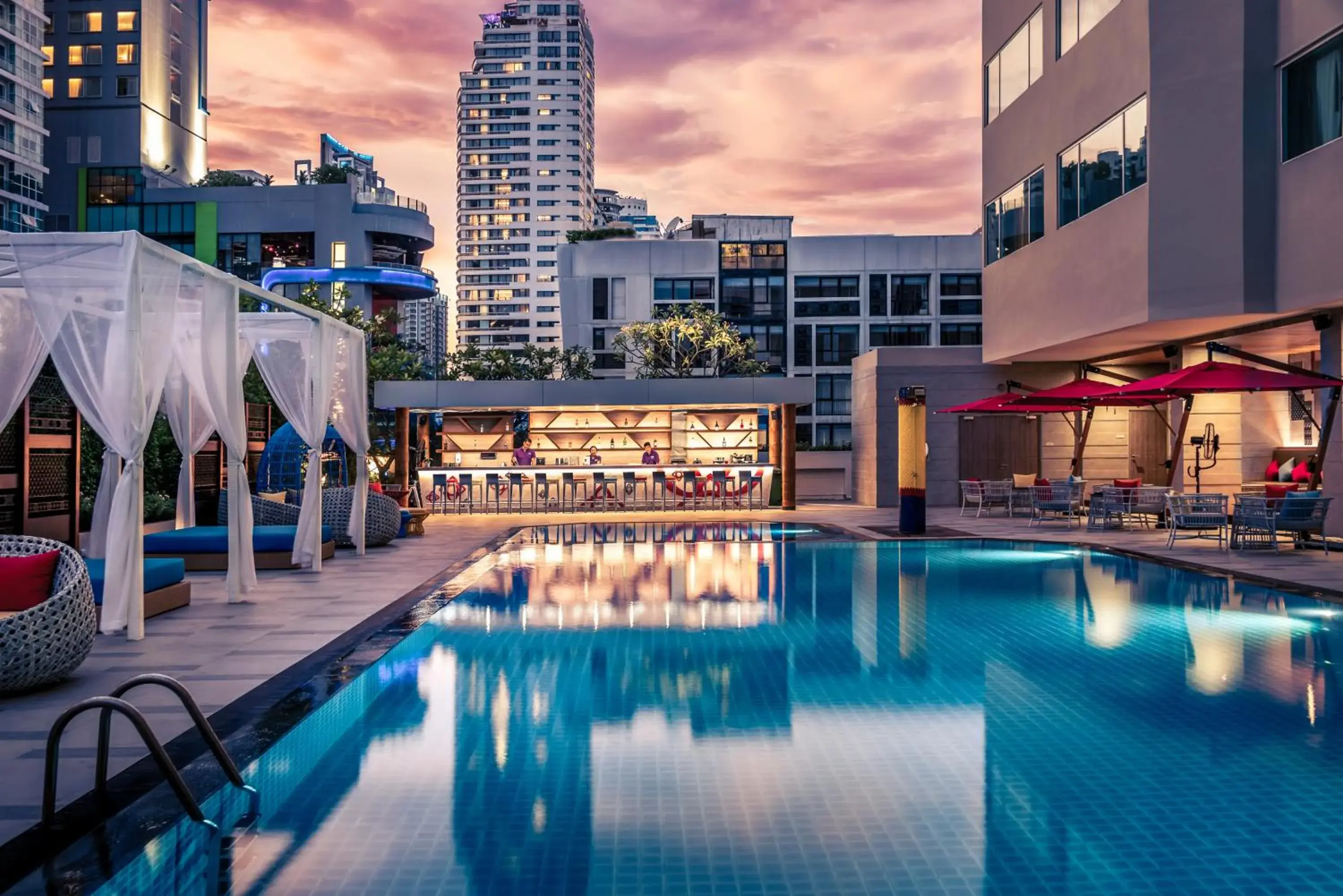 Swimming pool in Mercure Bangkok Sukhumvit 11 Swimming pool in Mercure Bangkok Sukhumvit 11