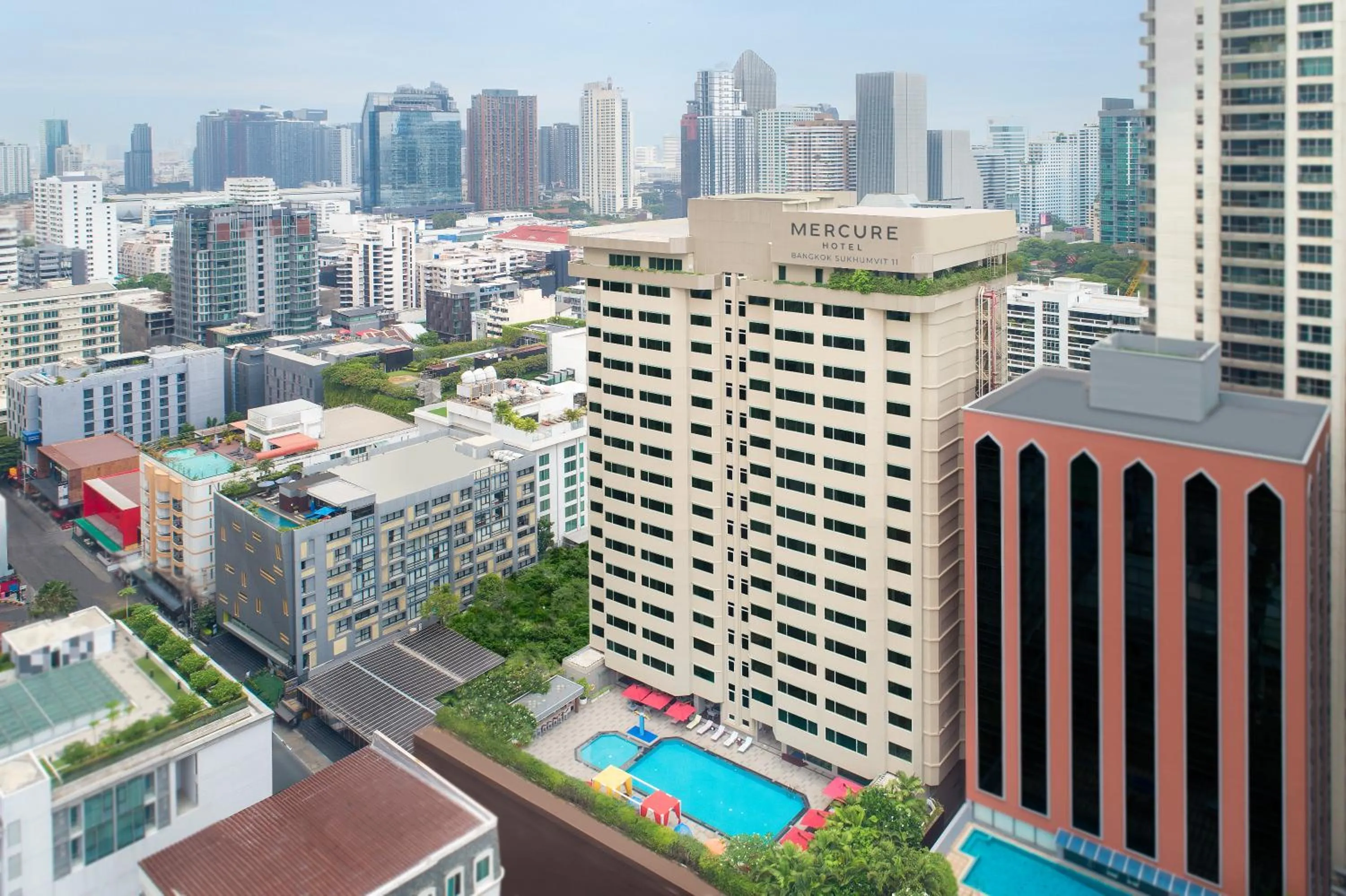 Property building in Mercure Bangkok Sukhumvit 11