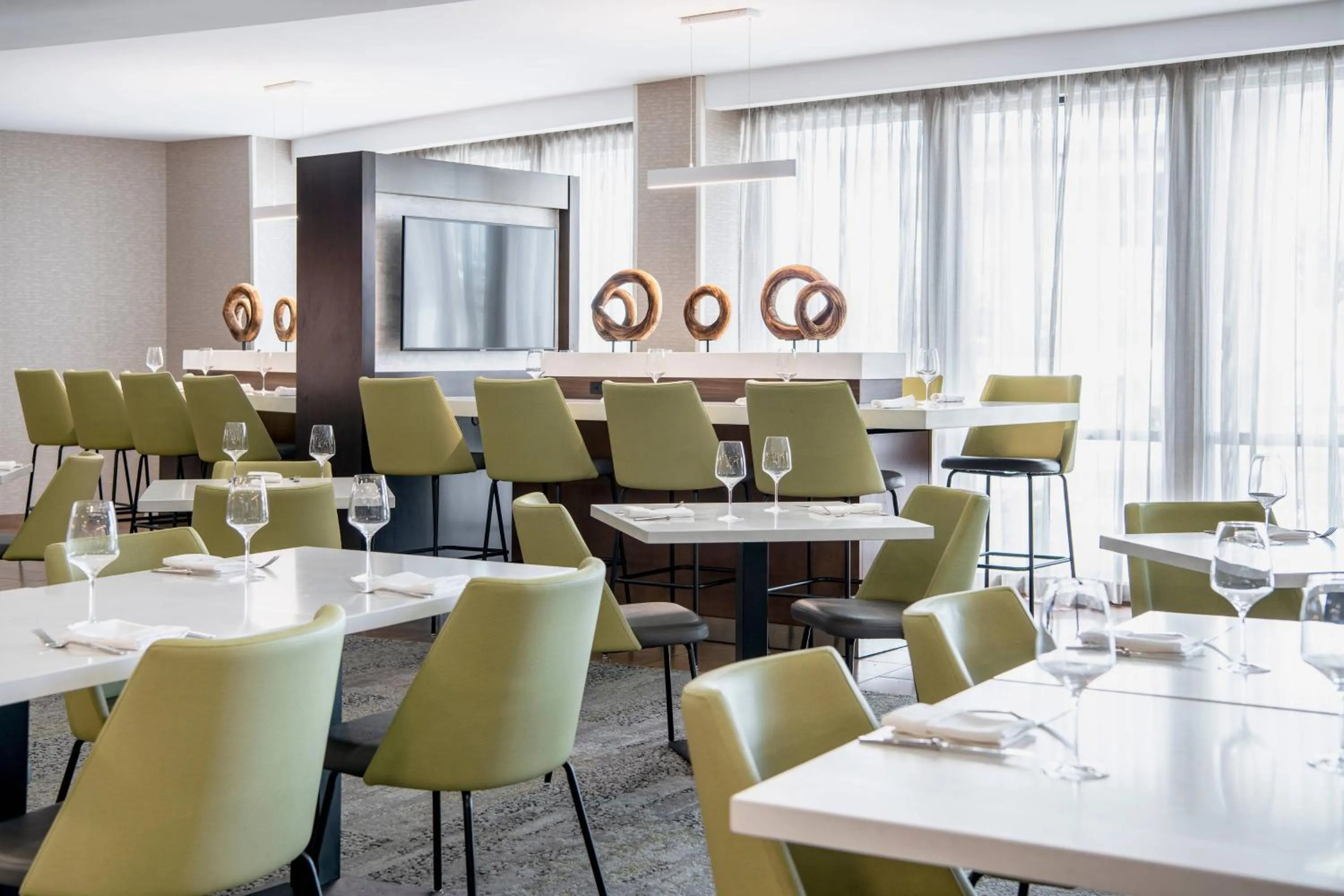 Lounge or bar in Courtyard by Marriott Edmonton West