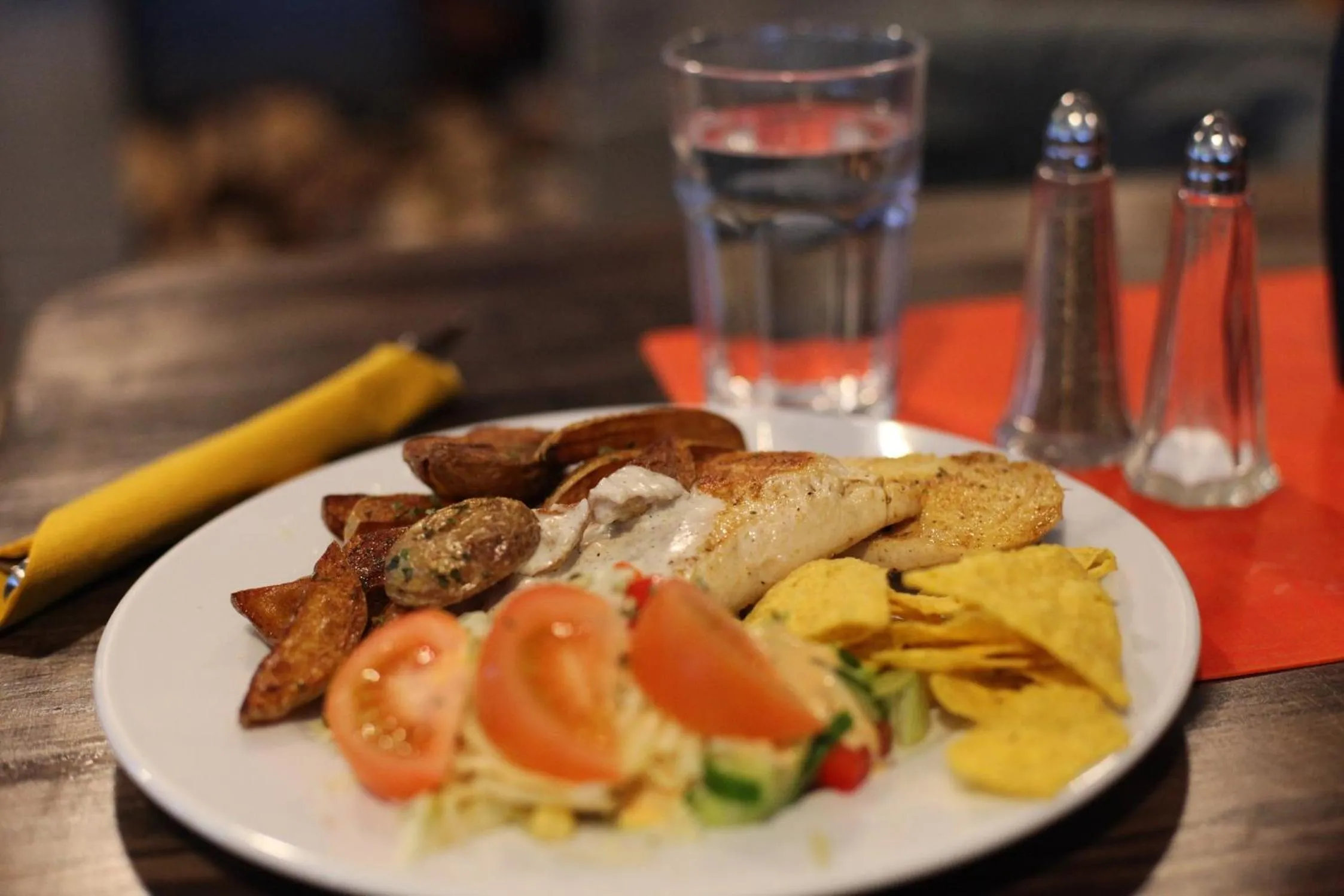 Restaurant/places to eat in Hordatun Hotel