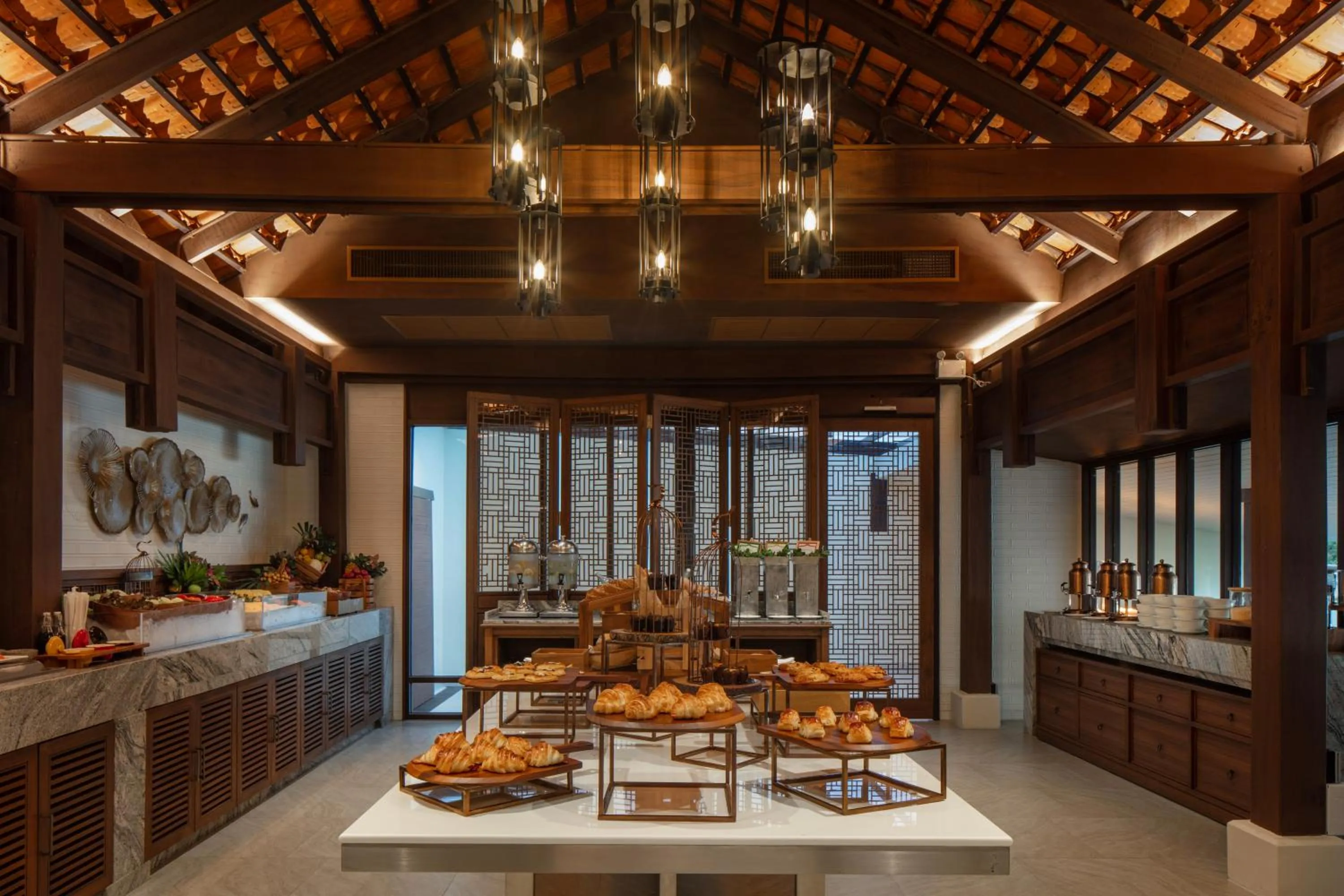 Food and drinks in Anantara Lawana Koh Samui Resort