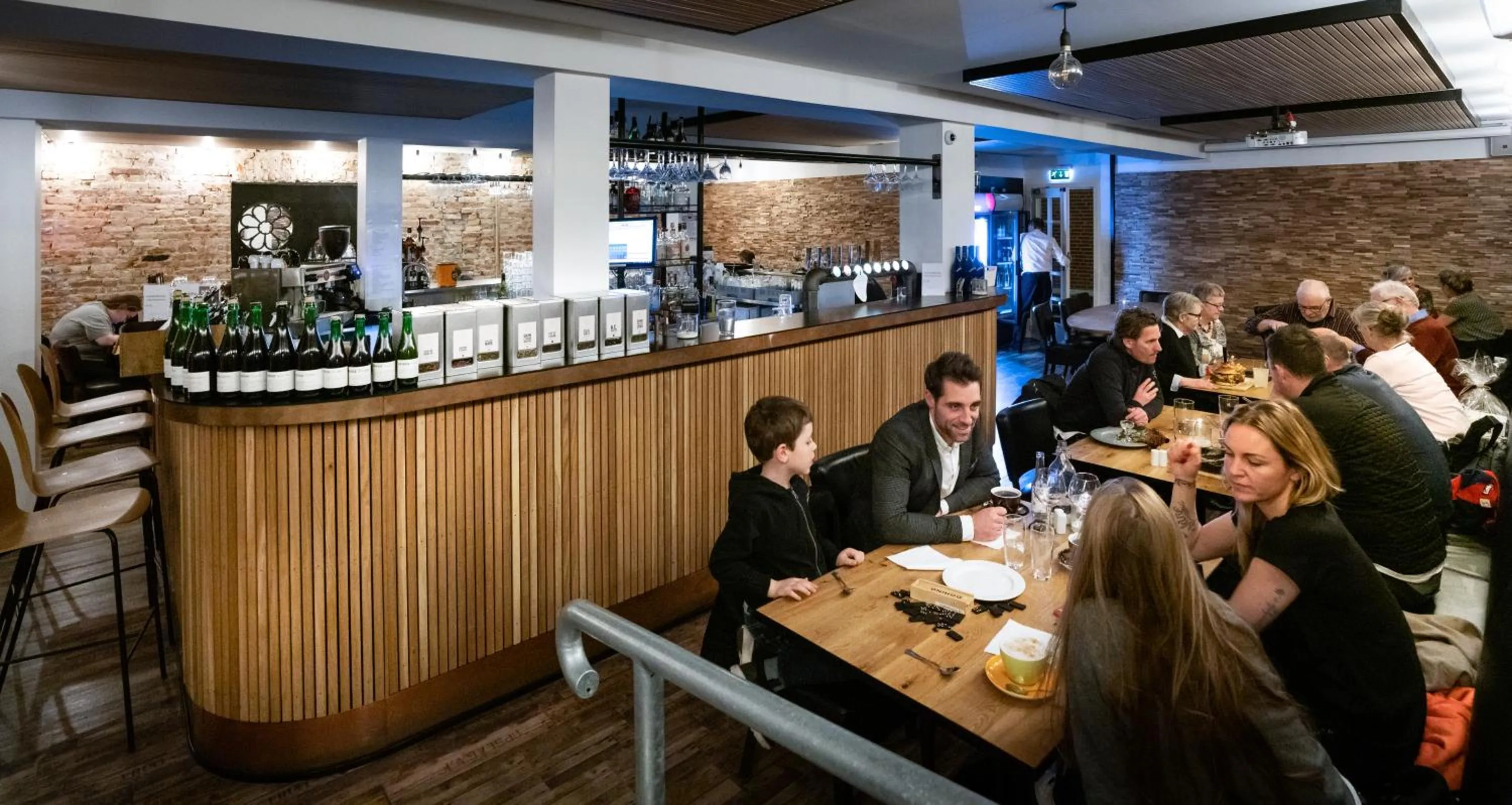 Restaurant/places to eat in Hotel Ry