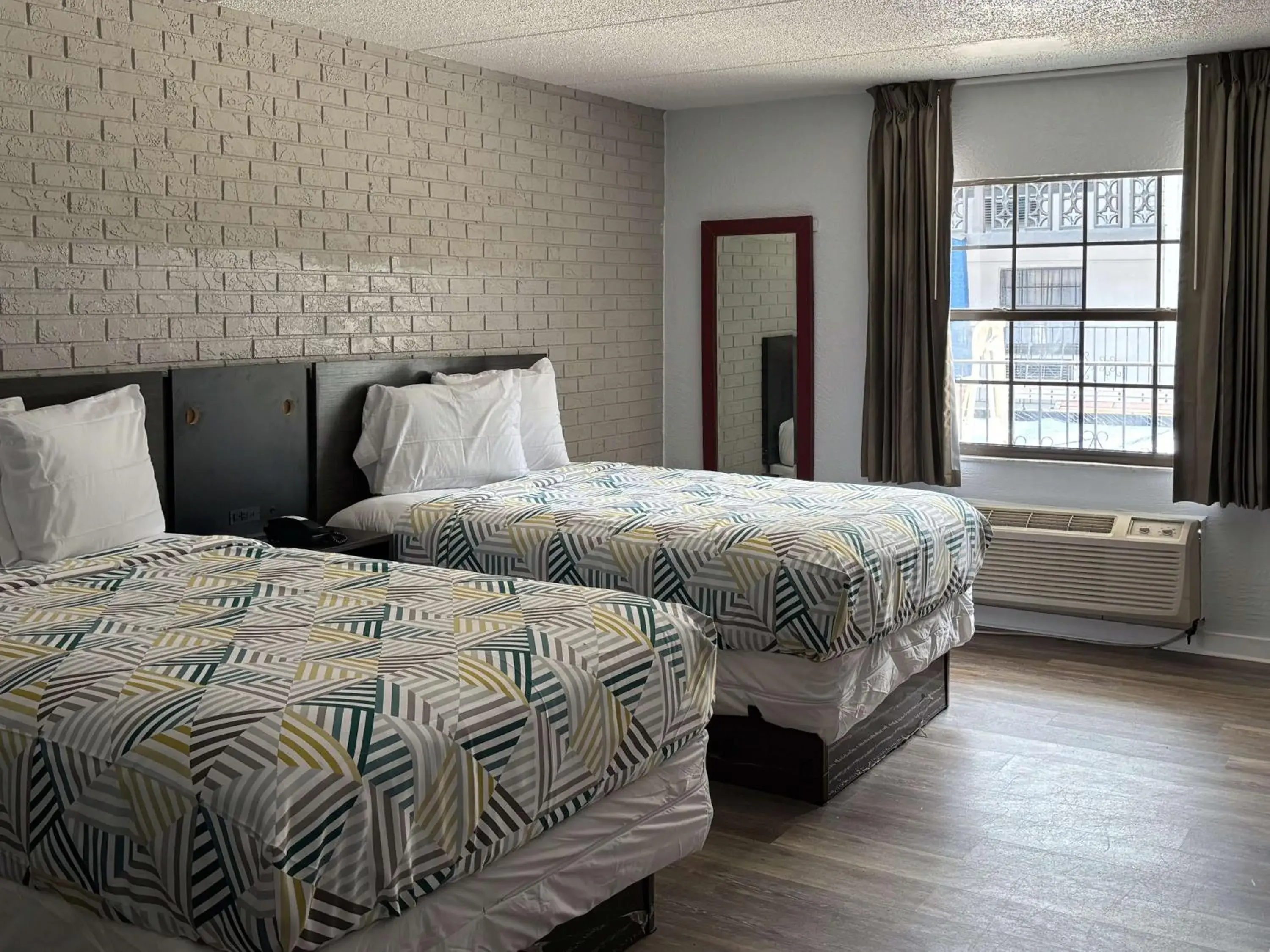 Bedroom, Bed in Motel 6 Tallahassee, FL North Monroe Bedroom, Bed in Motel 6 Tallahassee, FL North Monroe