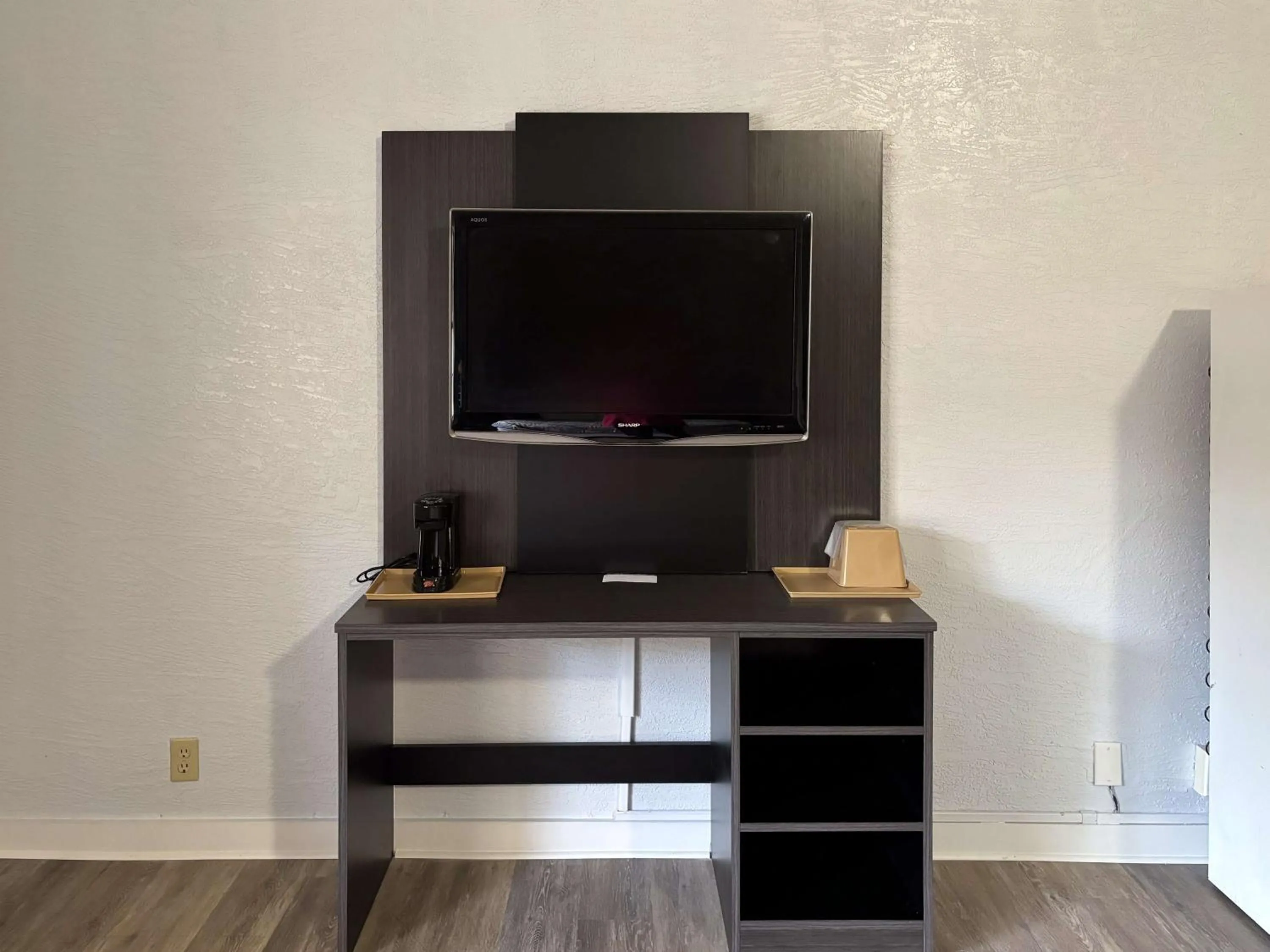 Other, TV/Entertainment Center in La Casa Inn and Suites