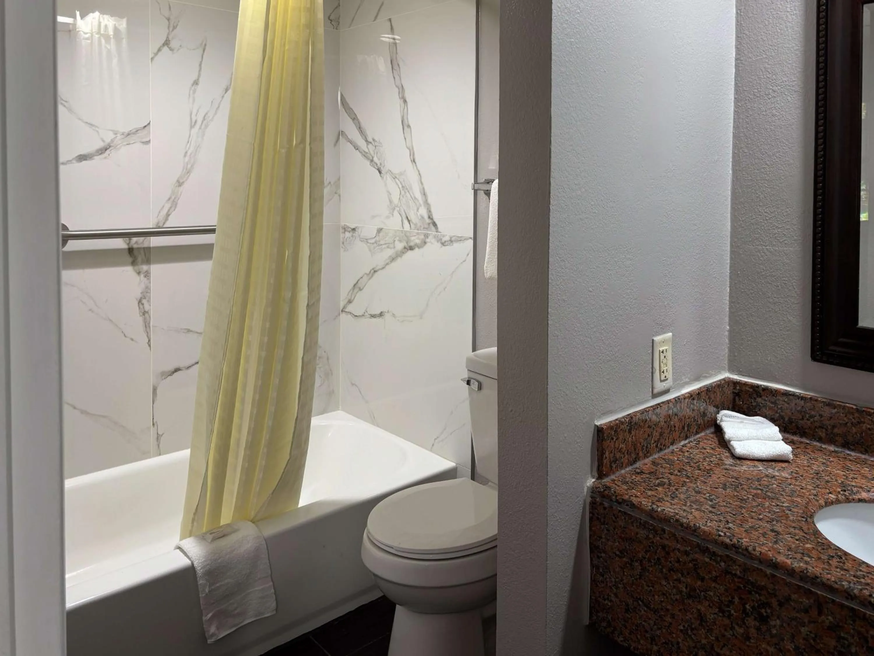 Bathroom in La Casa Inn and Suites