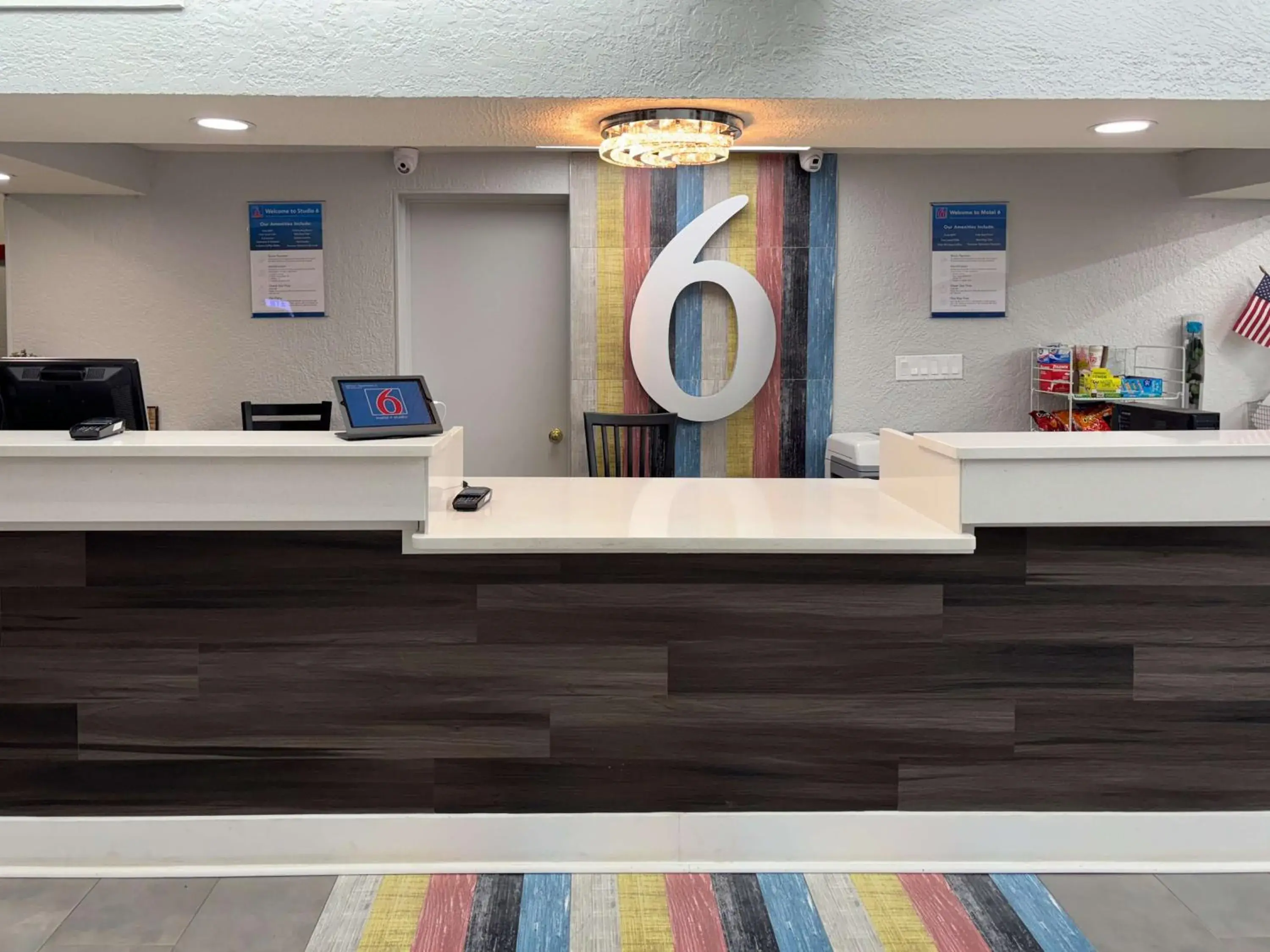 Lobby or reception in Motel 6 Tallahassee, FL North Monroe Lobby or reception in Motel 6 Tallahassee, FL North Monroe