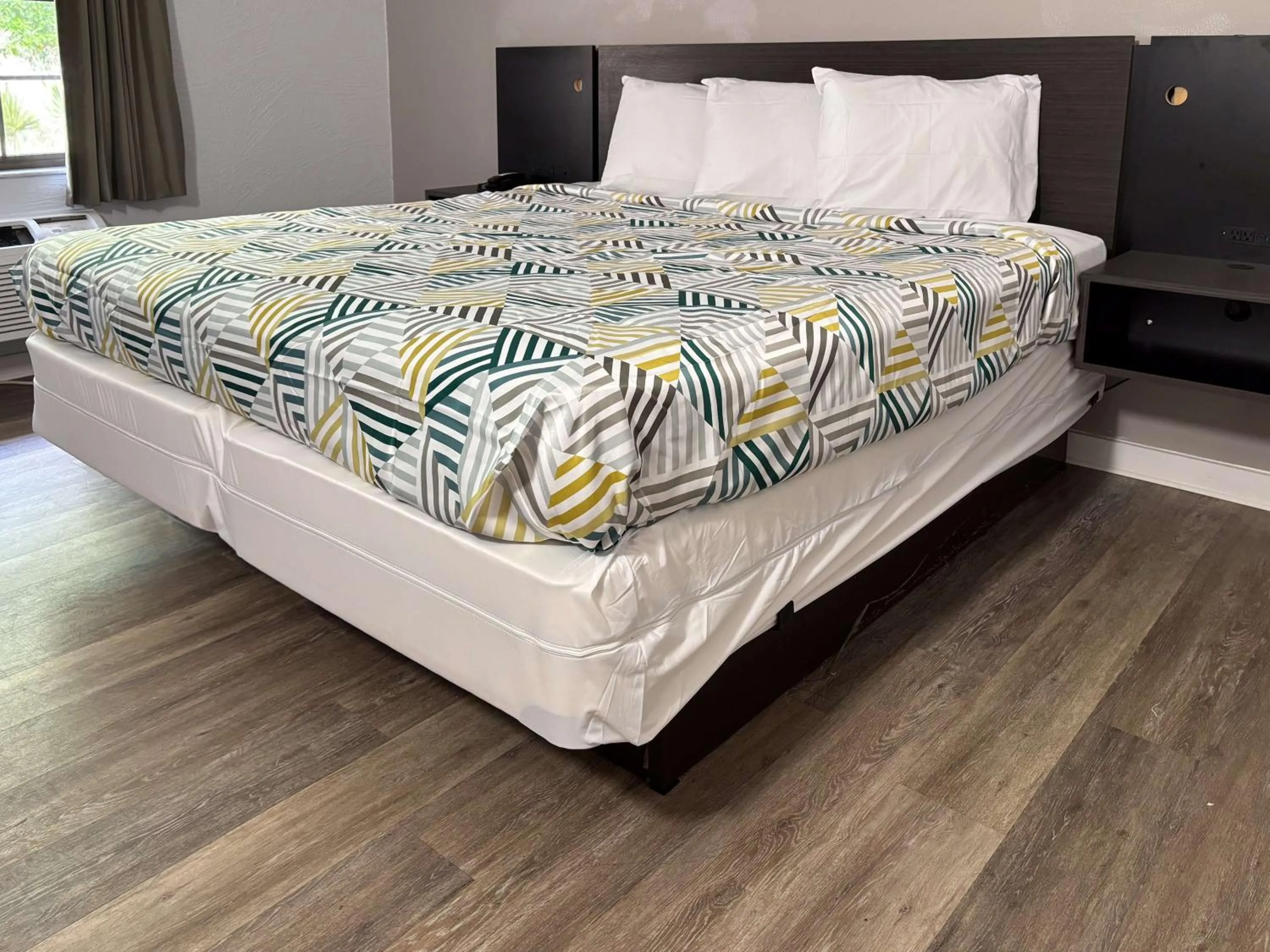 Bedroom, Bed in La Casa Inn and Suites