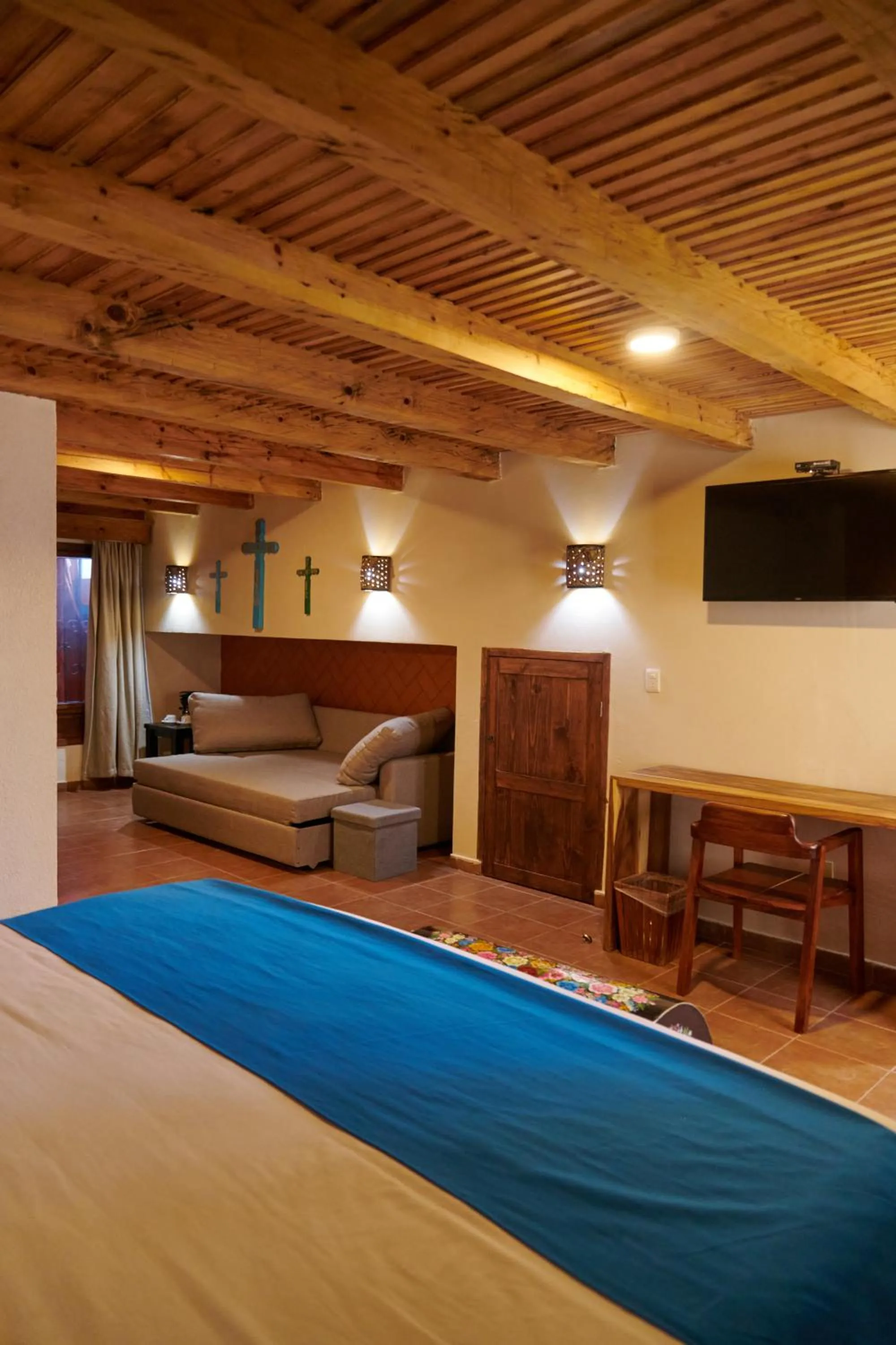 Communal lounge/ TV room, Bed in Hotel Mansion Del Valle