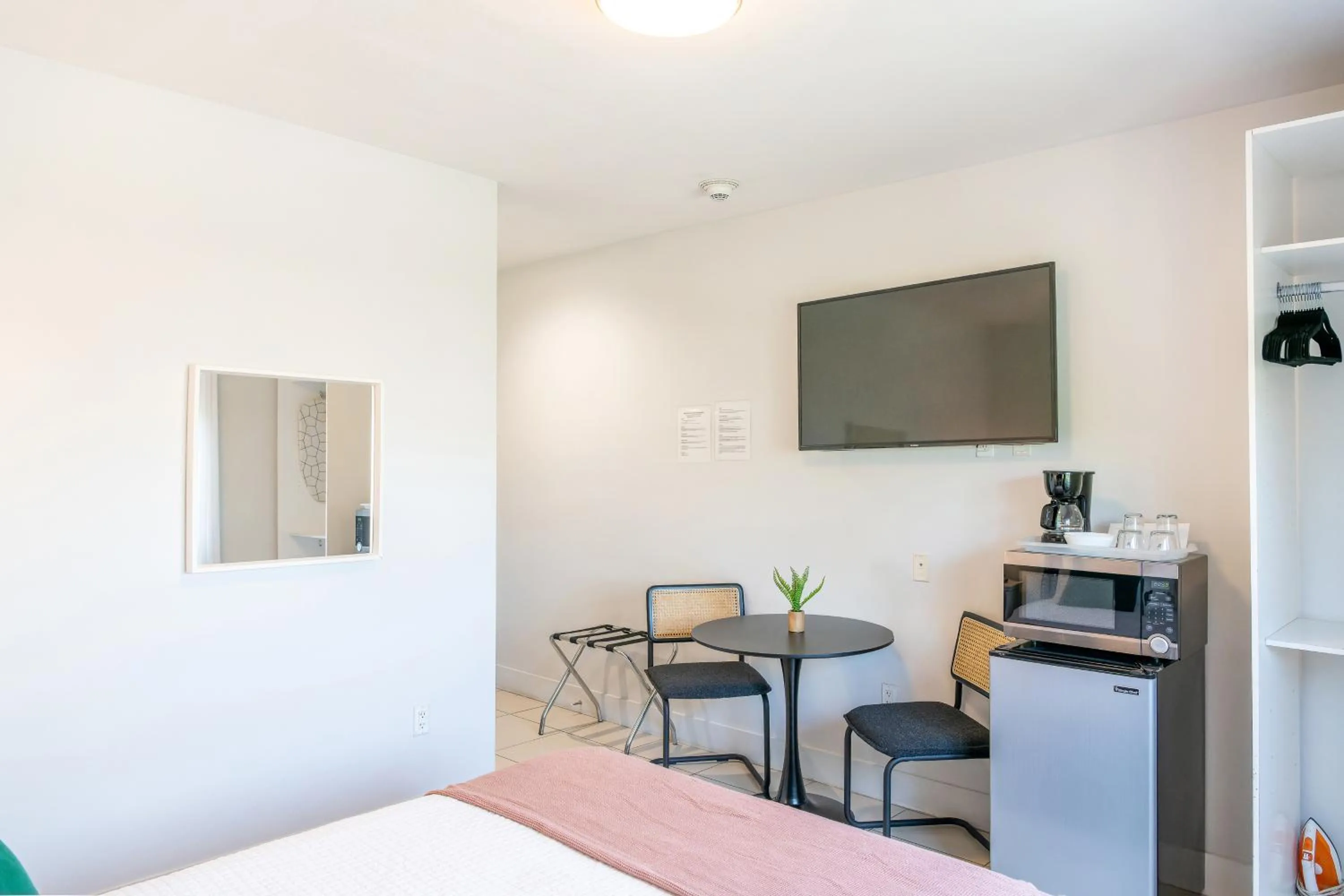 TV and multimedia in Costa Norte Boutique Hotel Miami Beach