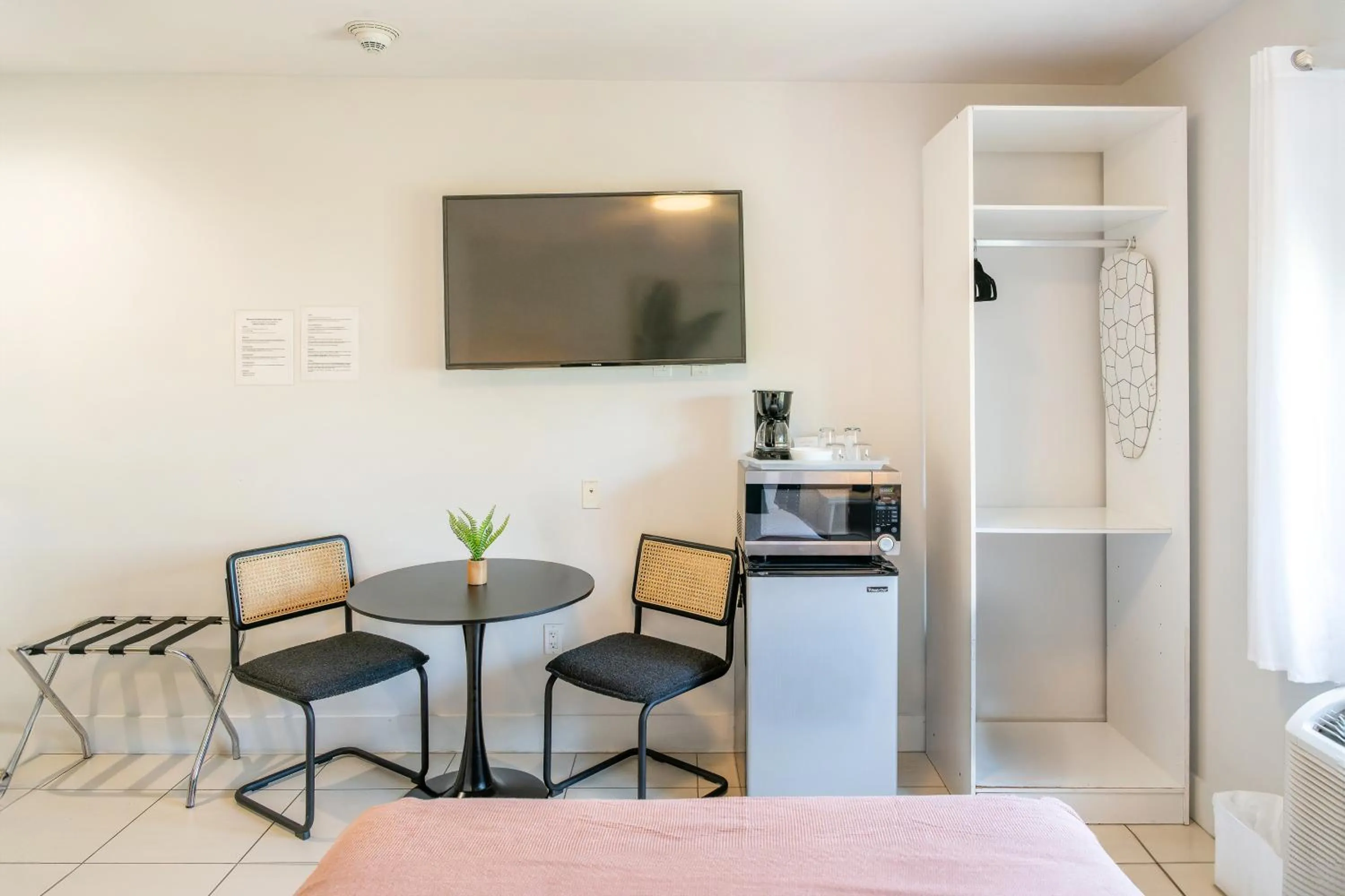 TV and multimedia in Costa Norte Boutique Hotel Miami Beach