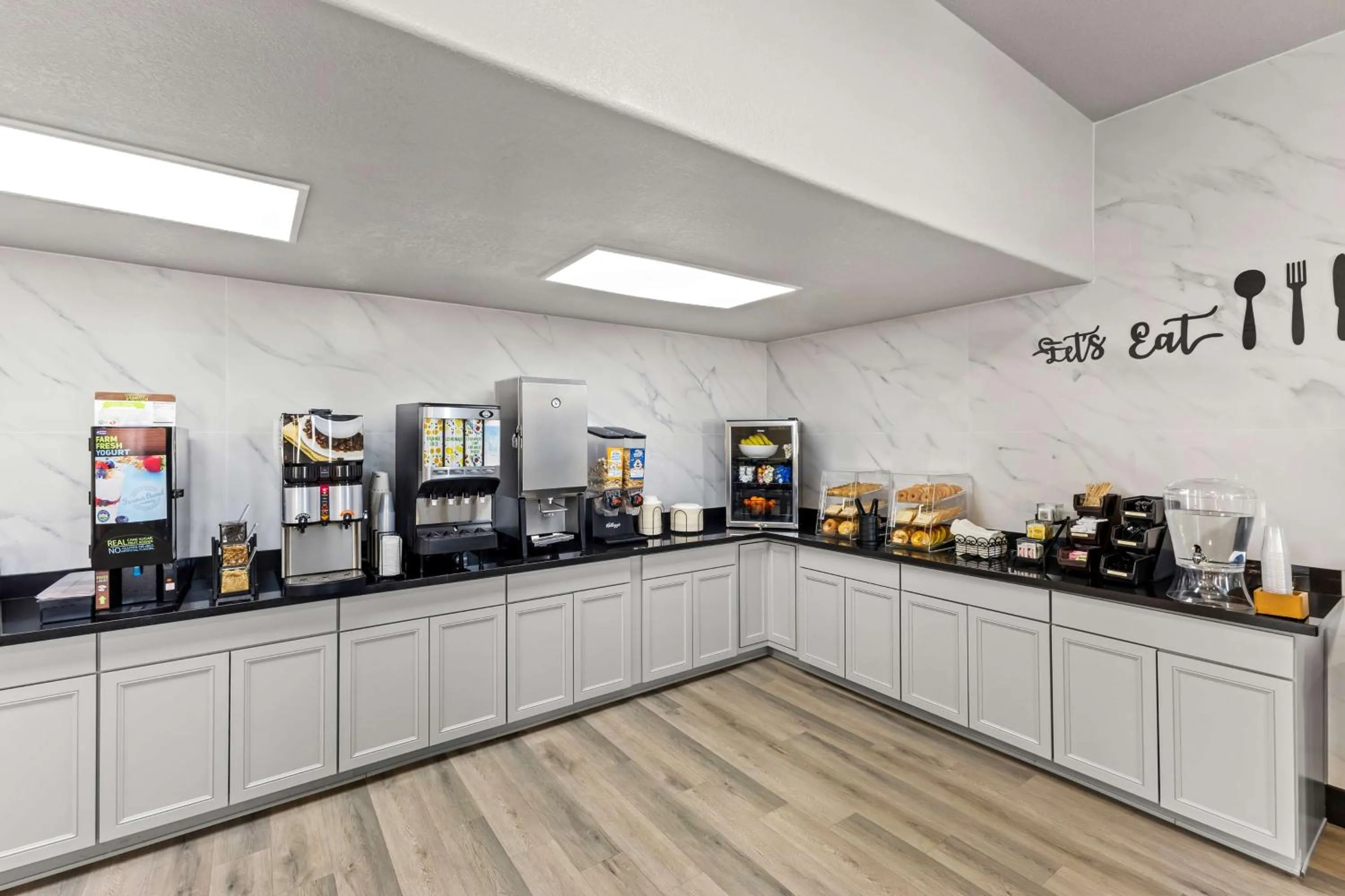 Breakfast in SureStay Hotel by Best Western Phoenix Airport