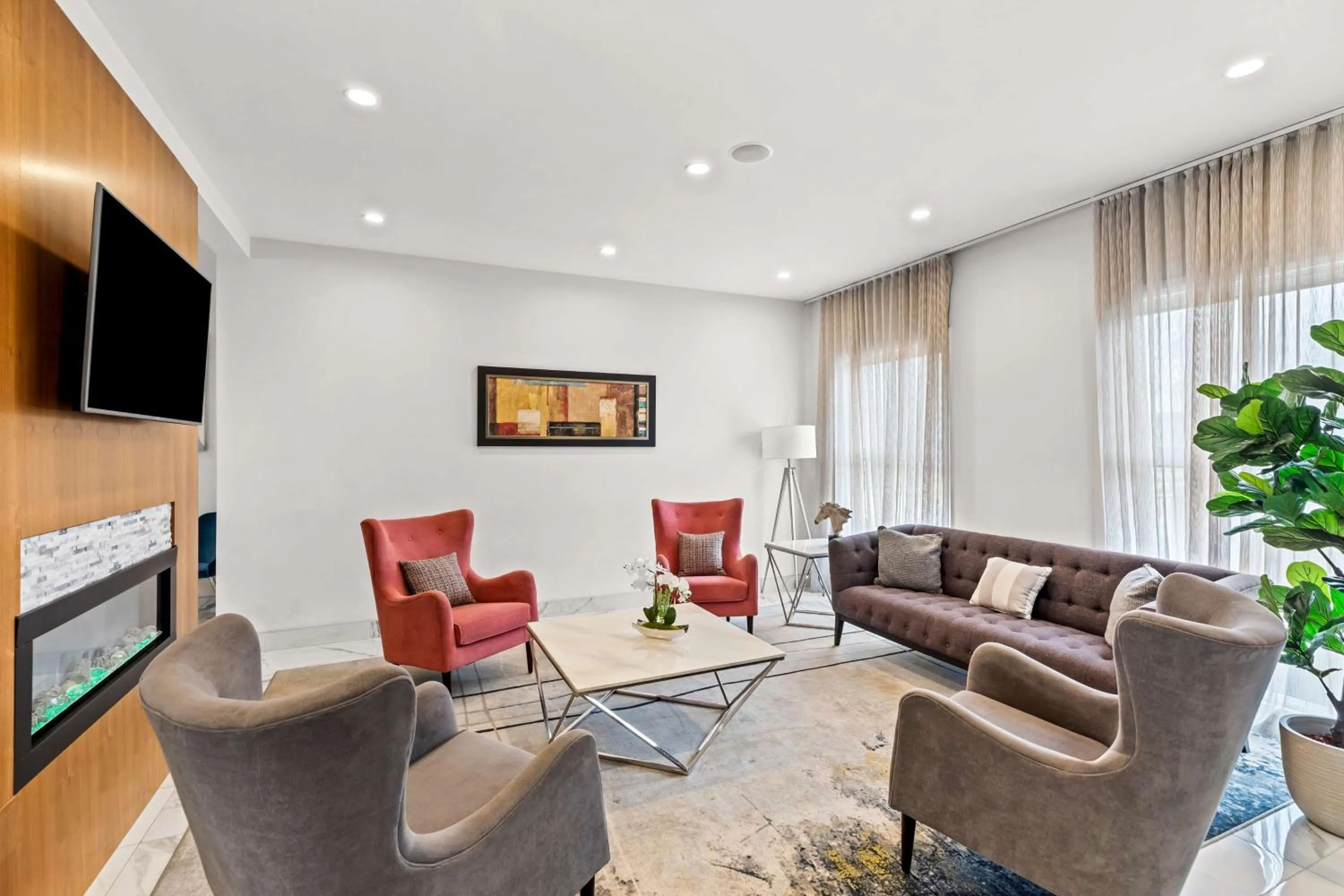 Lobby or reception in Best Western Plus Montreal East