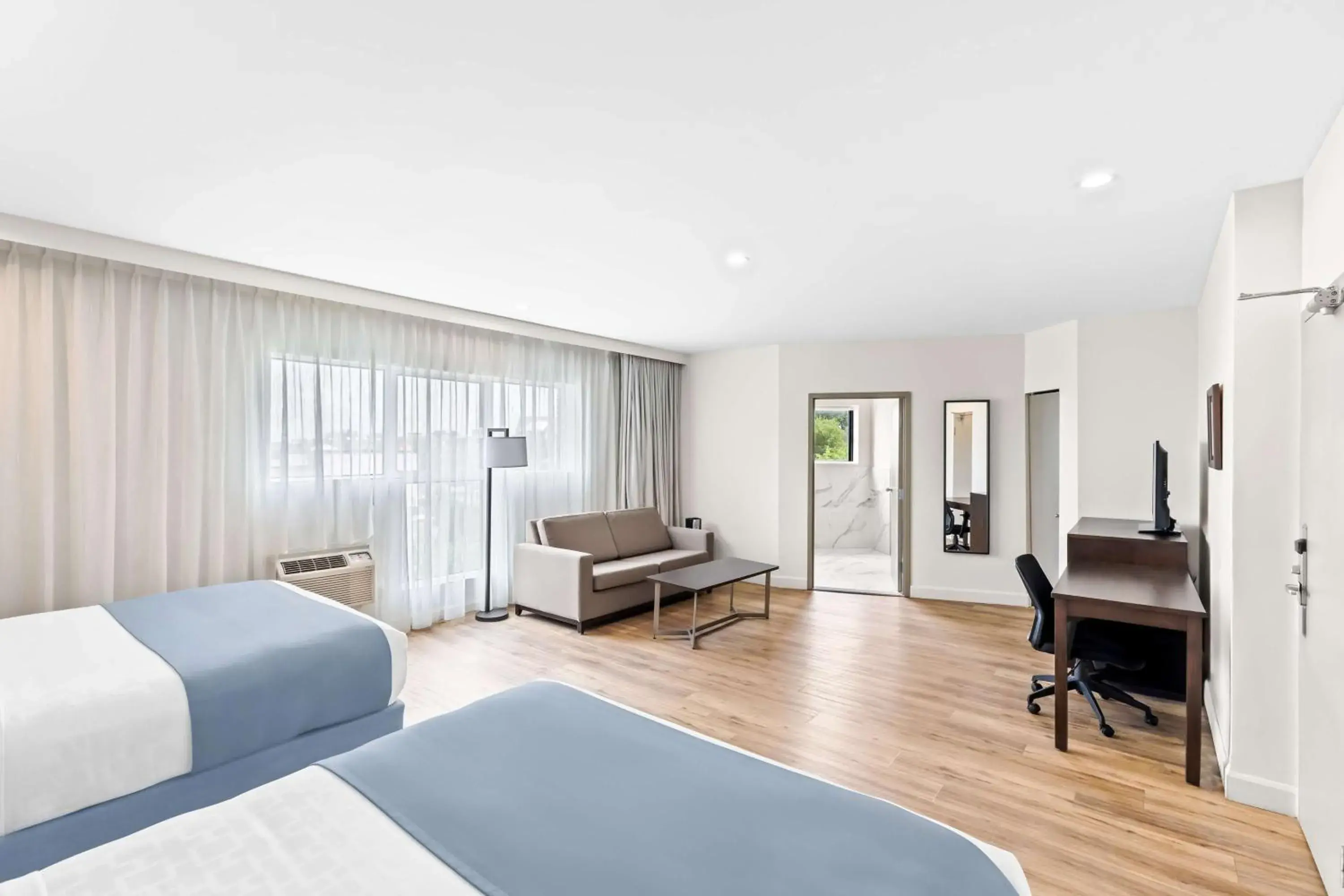 Bedroom, Bed in Best Western Plus Montreal East Bedroom, Bed in Best Western Plus Montreal East