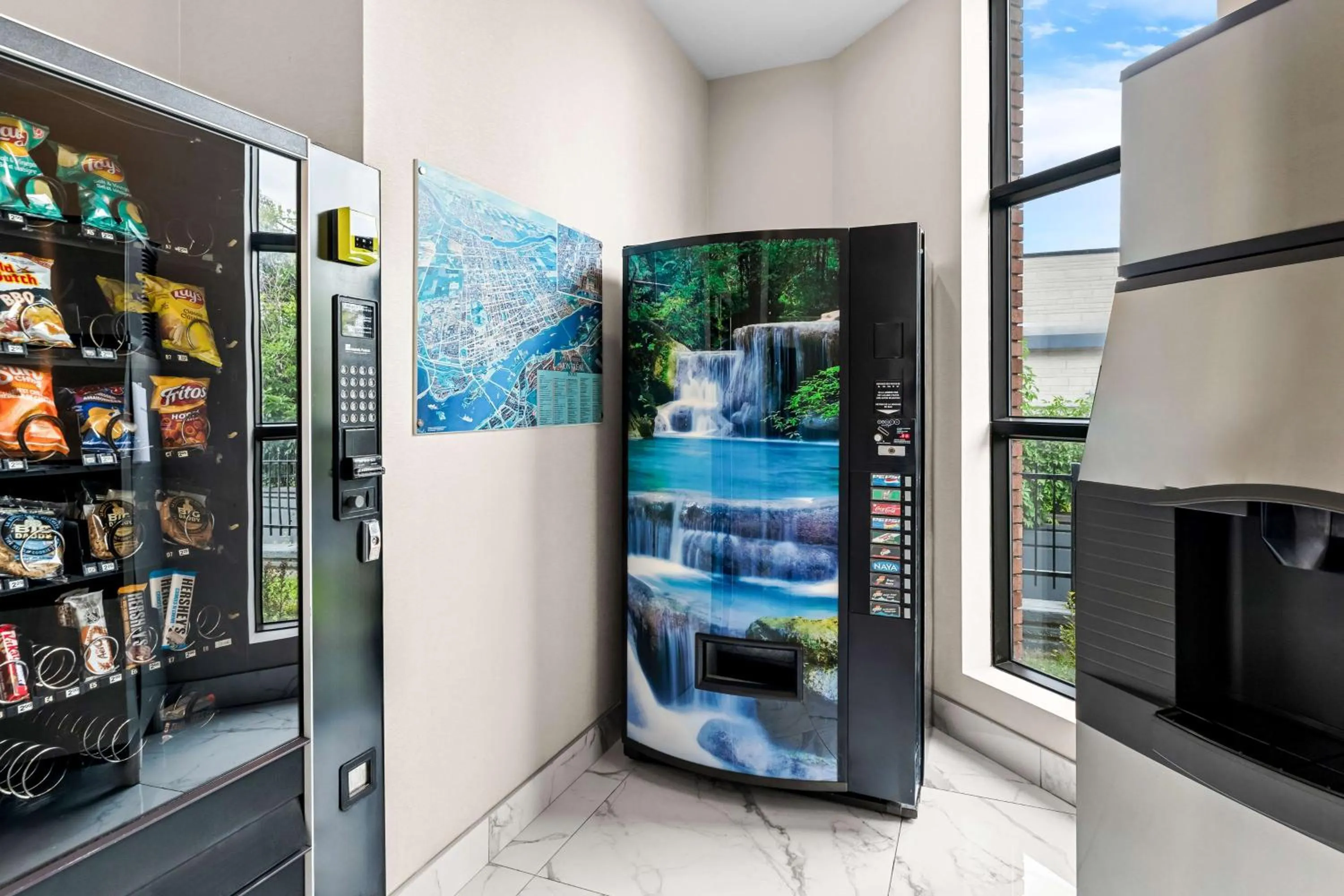 Property building in Best Western Plus Montreal East