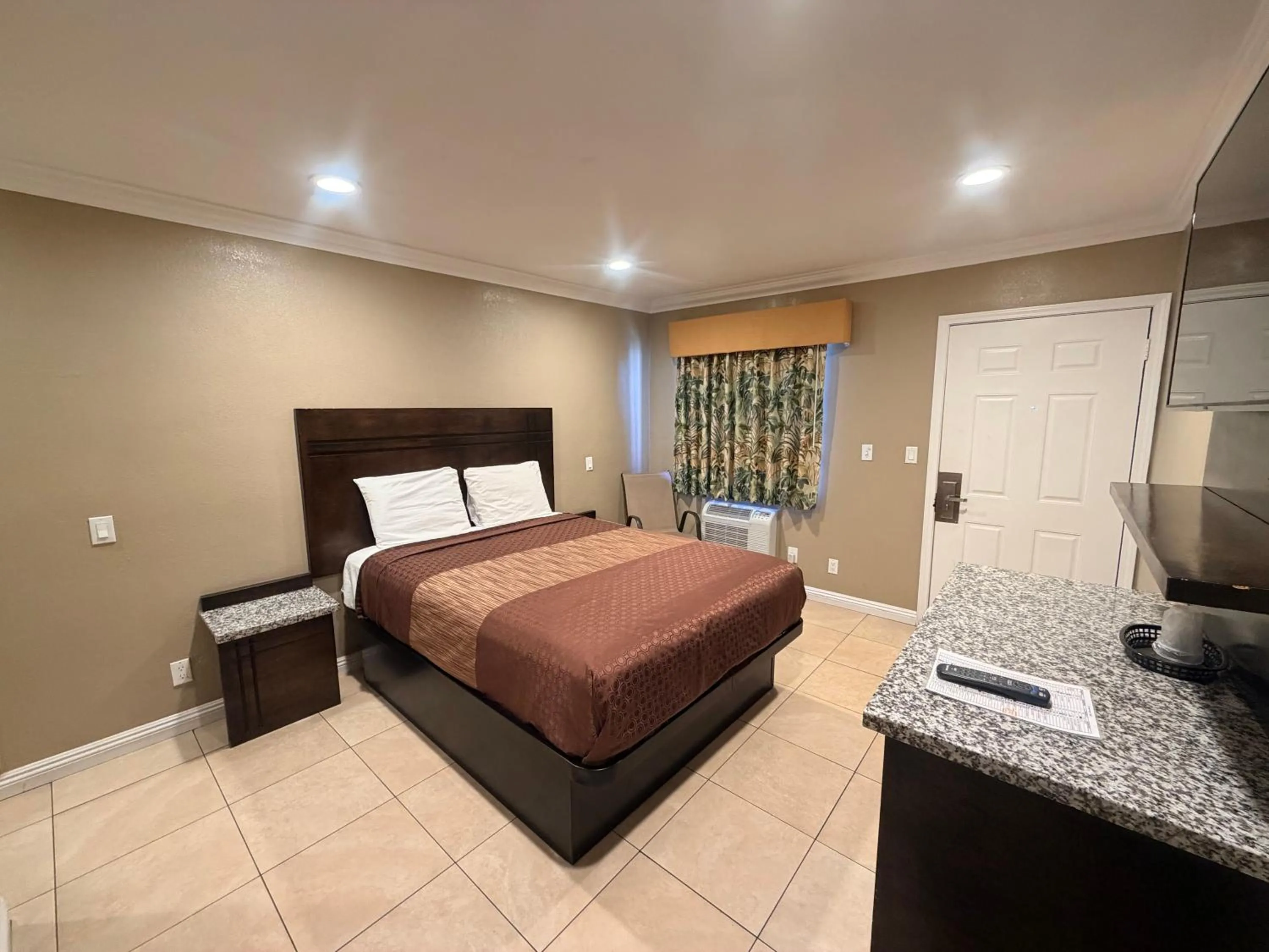 Bed in Stallion Motel Los Angeles