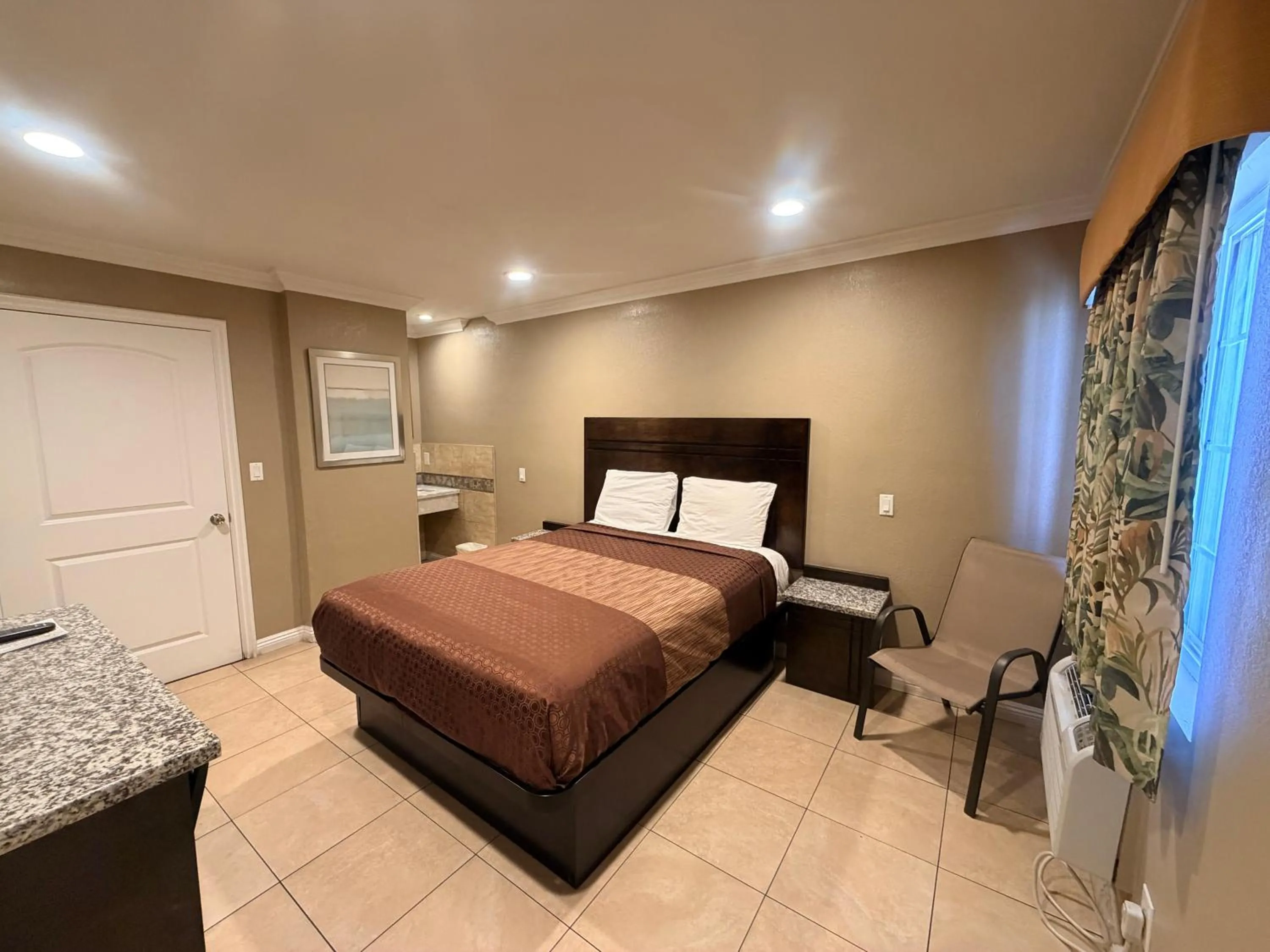 Bed in Stallion Motel Los Angeles